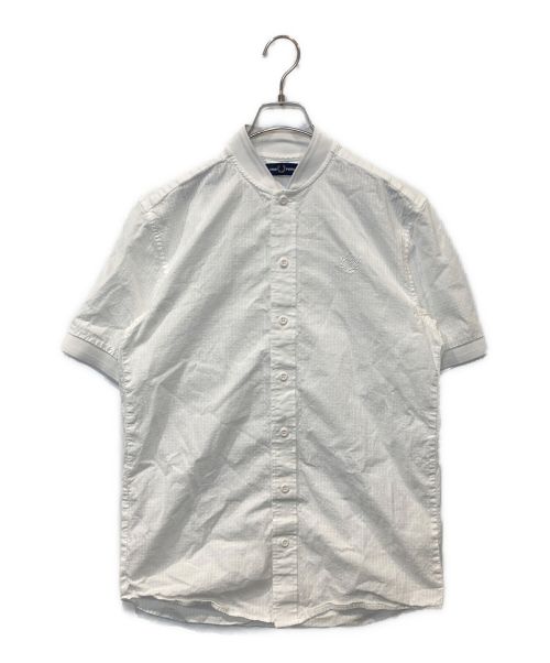 FRED PERRY（フレッドペリー）FRED PERRY (フレッドペリー) 半袖シャツ ホワイト サイズ:Sの古着・服飾アイテム