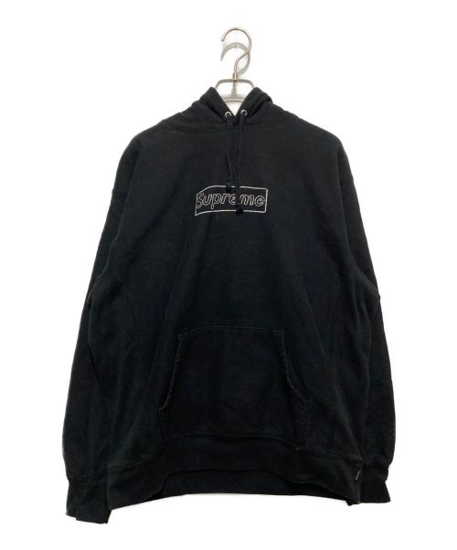 SUPREME（シュプリーム）SUPREME (シュプリーム) KAWS chalk logo Hooded Sweat ブラック サイズ:Mの古着・服飾アイテム