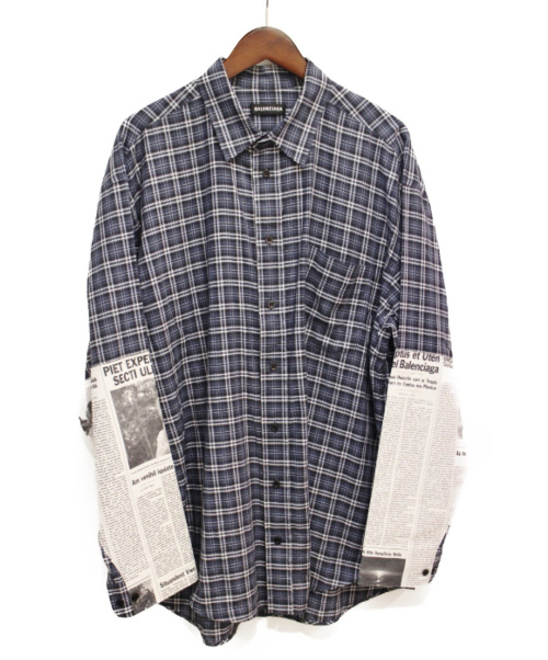 BALENCIAGA（バレンシアガ）BALENCIAGA (バレンシアガ) ニュースペーパーチェックシャツ ネイビー サイズ:Sの古着・服飾アイテム