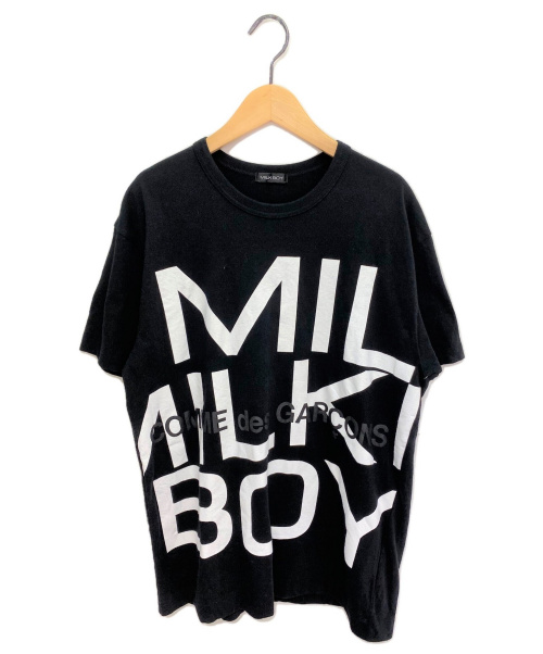 MILK BOY（ミルクボーイ）MILK BOY (ミルクボーイ) ×COMME des GARCONS プリントTシャツ ブラック サイズ:-の古着・服飾アイテム