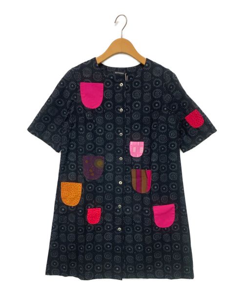 marimekko（マリメッコ）marimekko (マリメッコ) イロイネンタッキハッピードレス ブラック×ピンク サイズ:34の古着・服飾アイテム