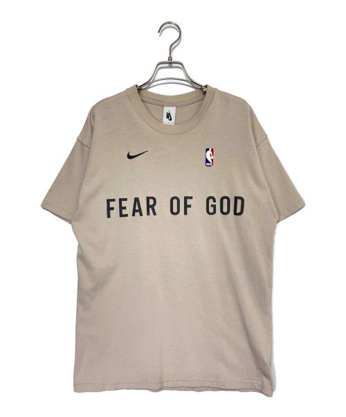 Fear Of God（フィア・オブ・ゴッド）Fear Of God (フィア・オブ・ゴッド) NBA (エヌビーエー) NIKE (ナイキ) Tシャツ ベージュ サイズ:Sの古着・服飾アイテム