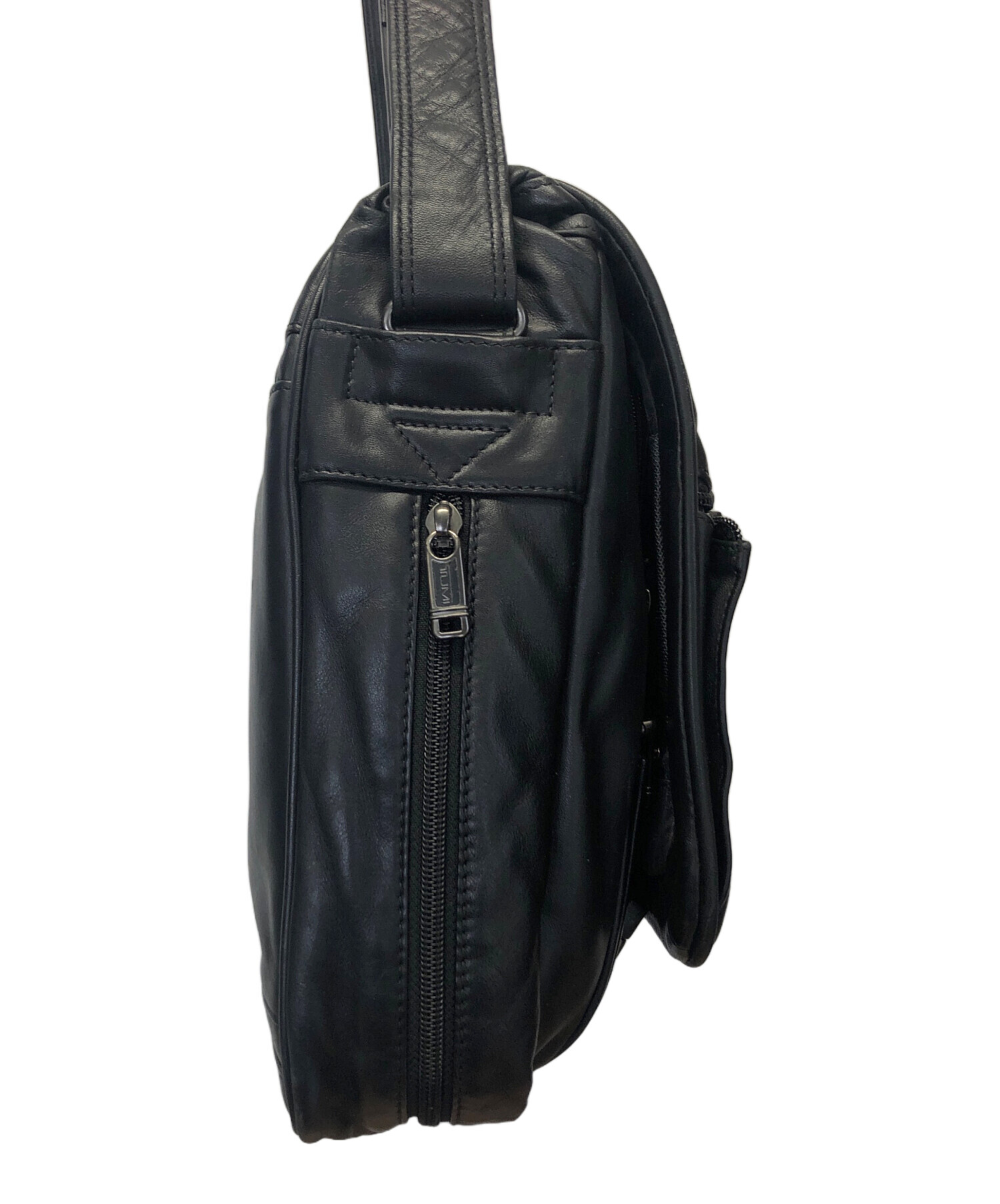 TUMI ブラック メッセンジャーバッグ 中古・古着通販】TUMI (トゥミ) メッセンジャーバッグ ブラック
