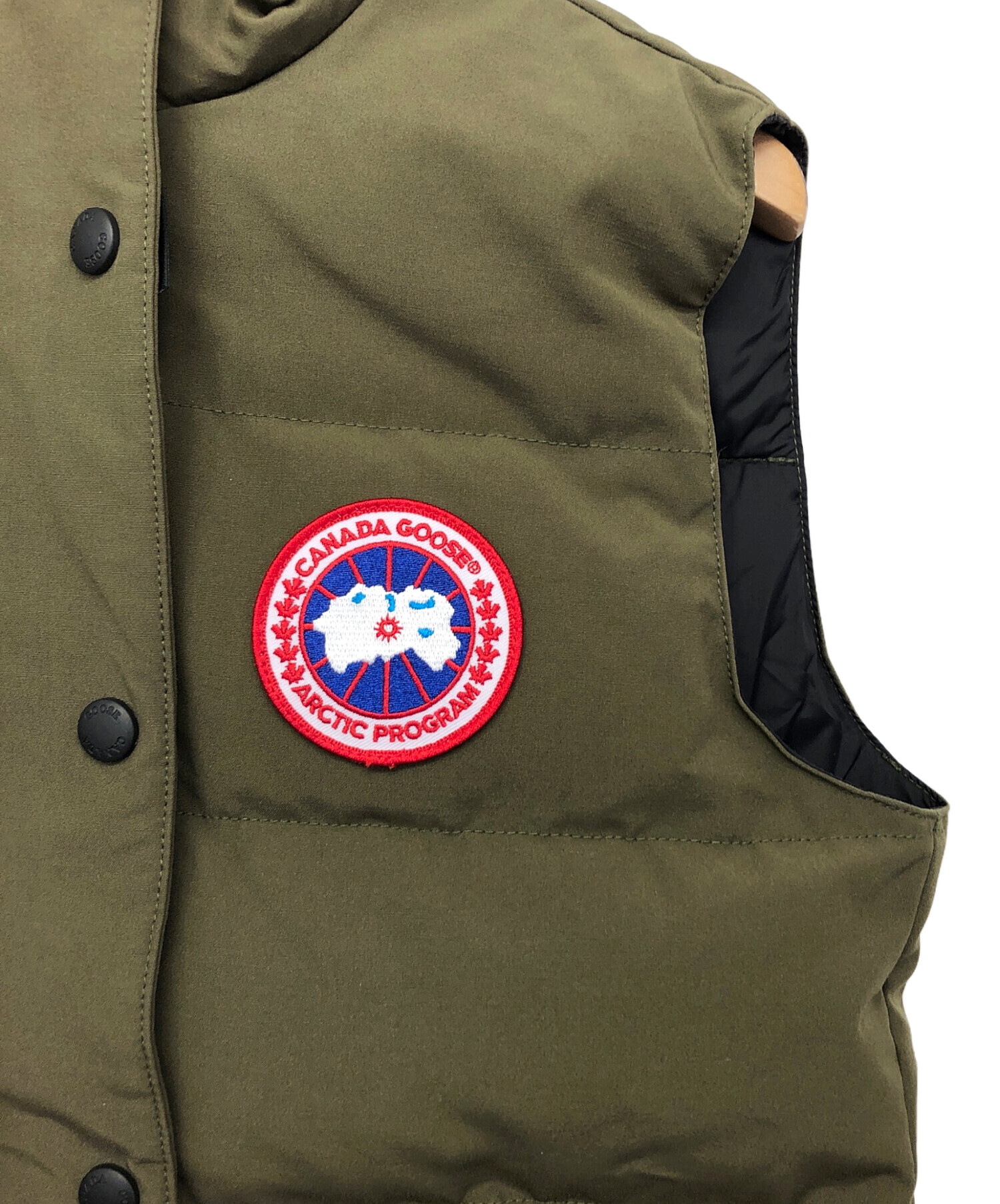 【新品未使用】 カナダグース ダウンベスト オリーブXS 中古・古着通販】CANADA GOOSE (カナダグース) ダウンベスト グリーン