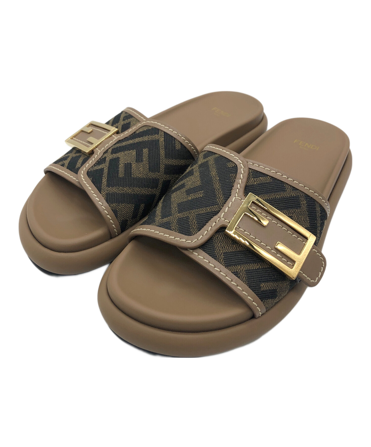 FENDI ベージュ レザー スライドサンダル