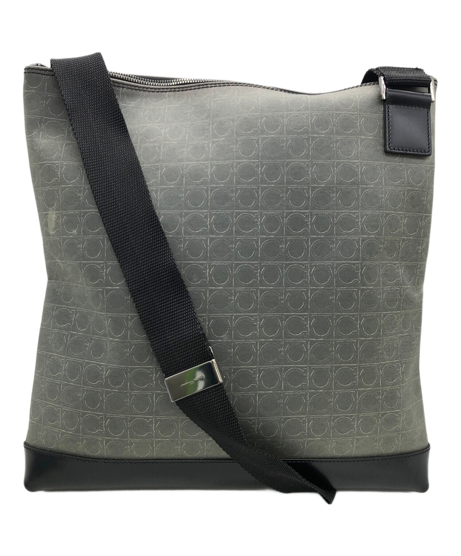 Salvatore Ferragamoグレー ショルダーバッグ Salvatore Ferragamo ショルダーバッグ グレー