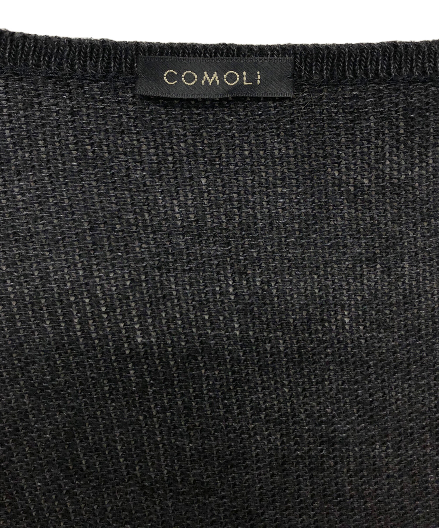 ネット販売済み COMOLI ブラックVネックニット Z01-06019 【公式通販】