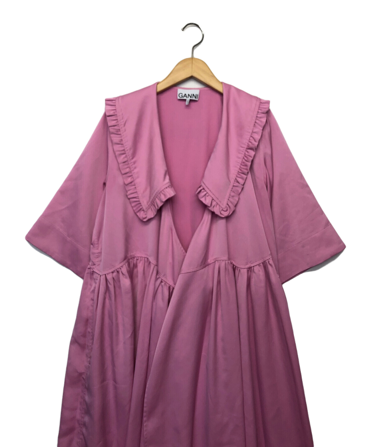 【GANNI 】フリルカラー ラップワンピース/Pink 中古・古着通販】Ganni (ガニー) ビッグフリルカラー ショートスリーブ