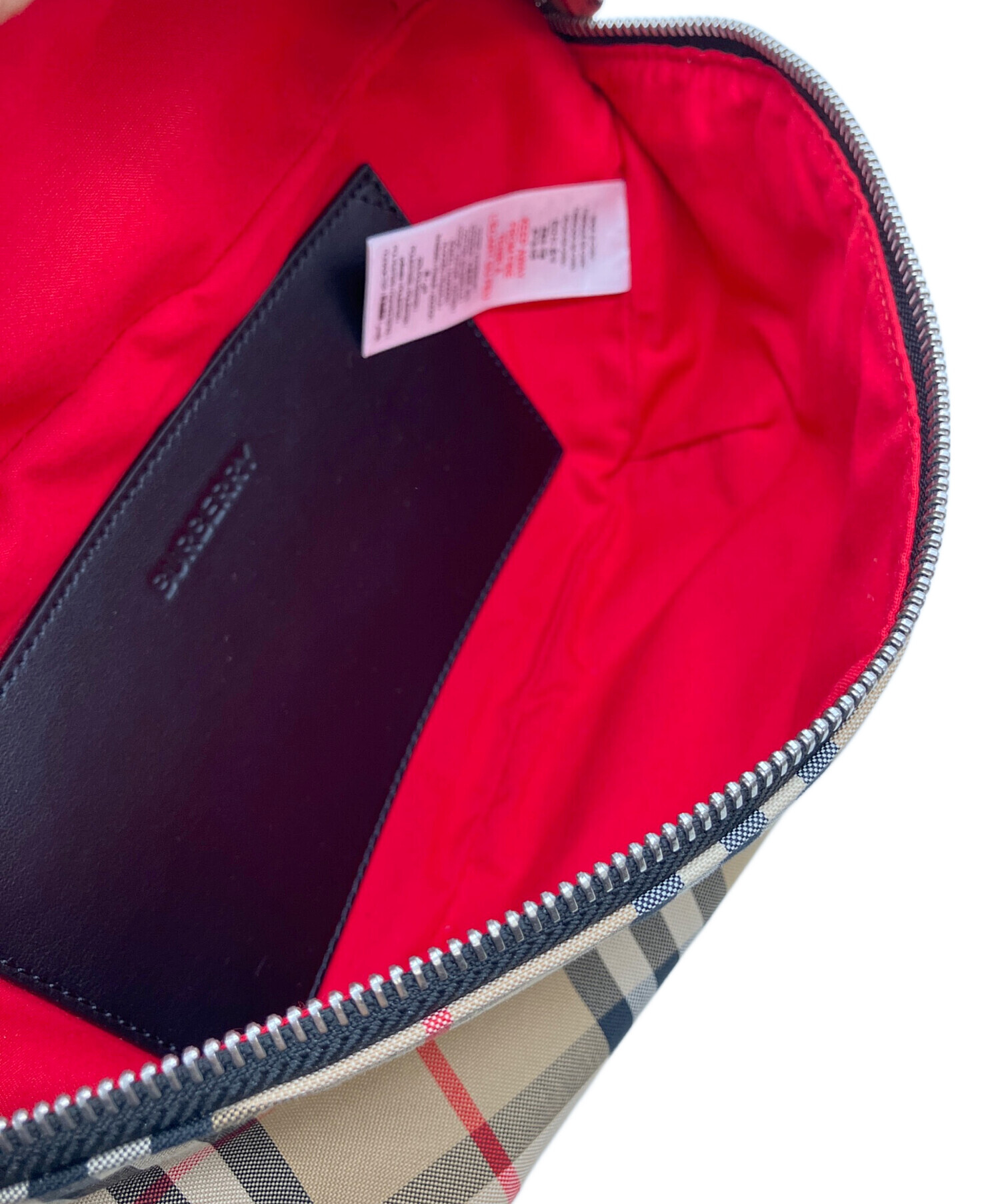 Burberry ボディバッグ・ウエストポーチ ベージュ・レッド・ブラック Burberry ボディバッグ・ウエストポーチ ベージュ・レッド・ブラック