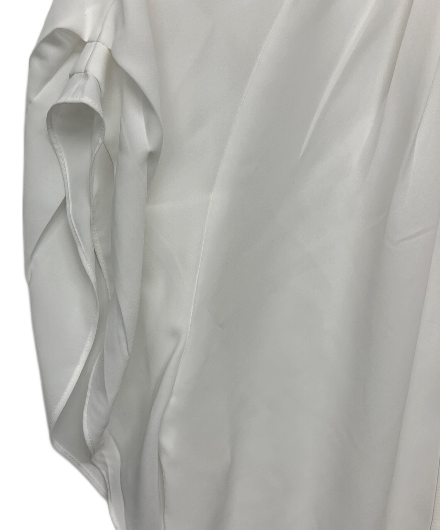 ADORE シャツブラウス 38（未使用新品）※タグ画像追加 中古・古着通販】ADORE (アドーア) 背面ジップブラウス ブラック