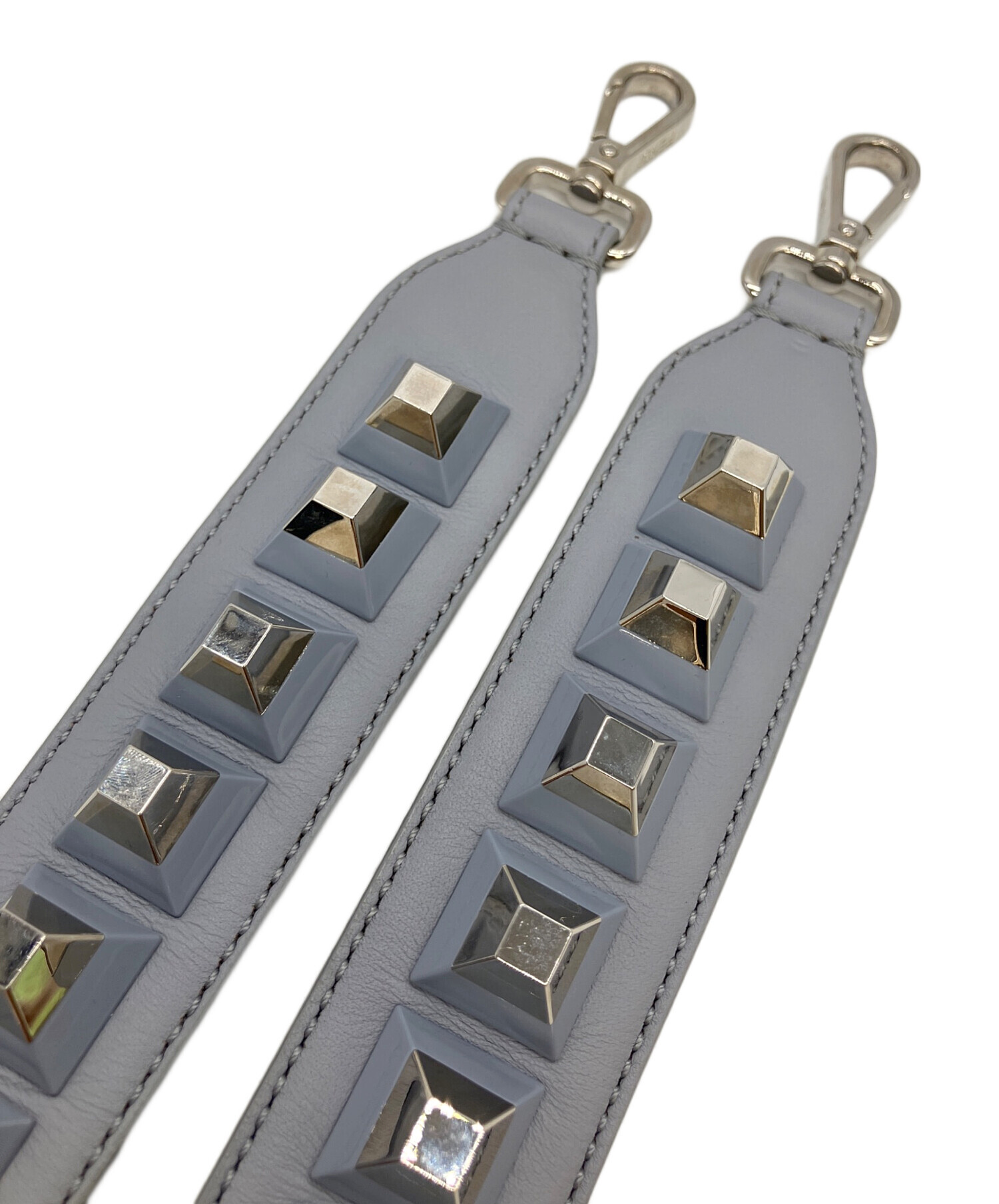 未使用級 フェンディ ストラップユー ハンドストラップ レザー リーフ スタッズ 中古・古着通販】FENDI (フェンディ) ストラップユー スカイブルー