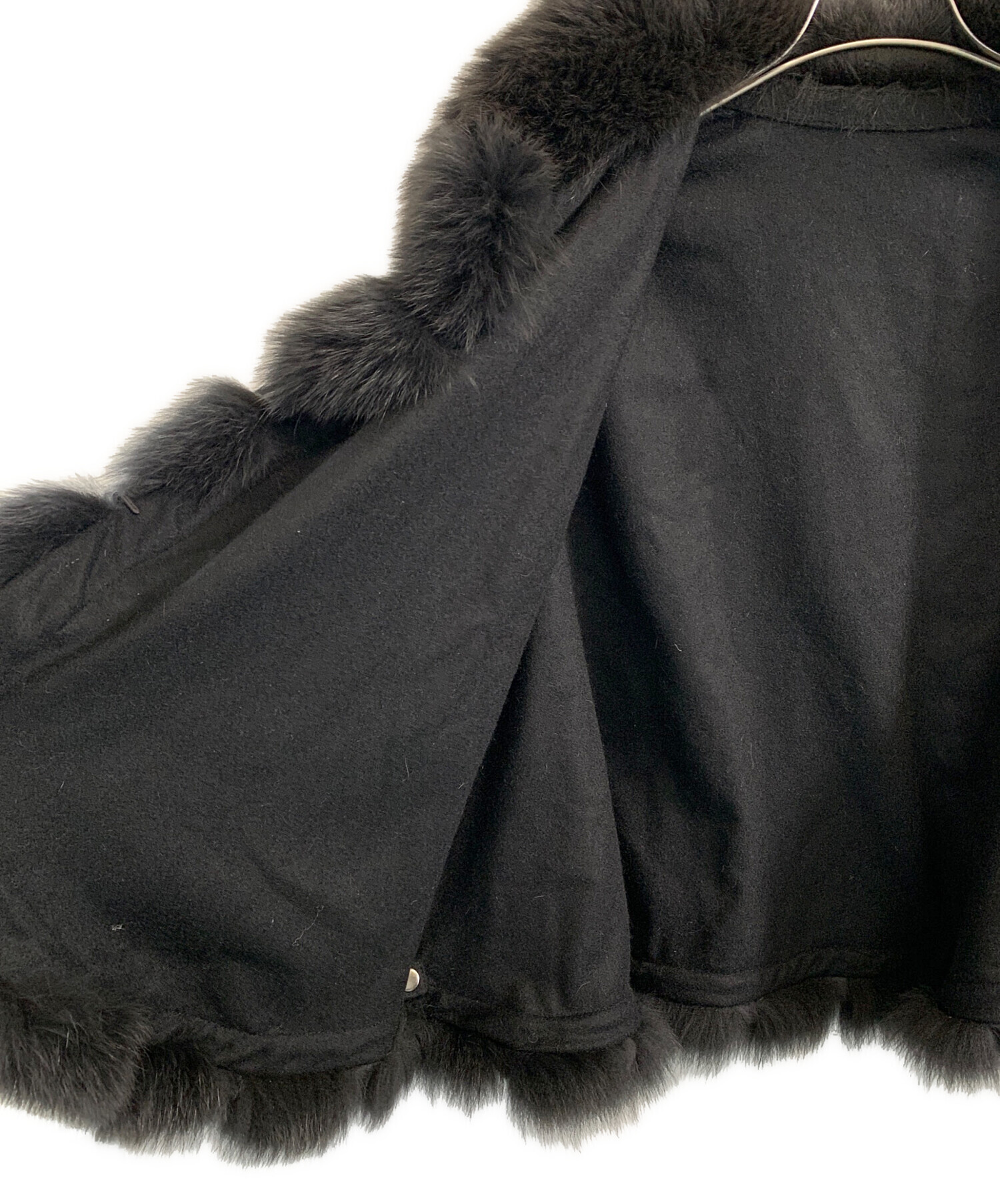SAGA FURS ブラックファー付きポンチョ 【公式通販】