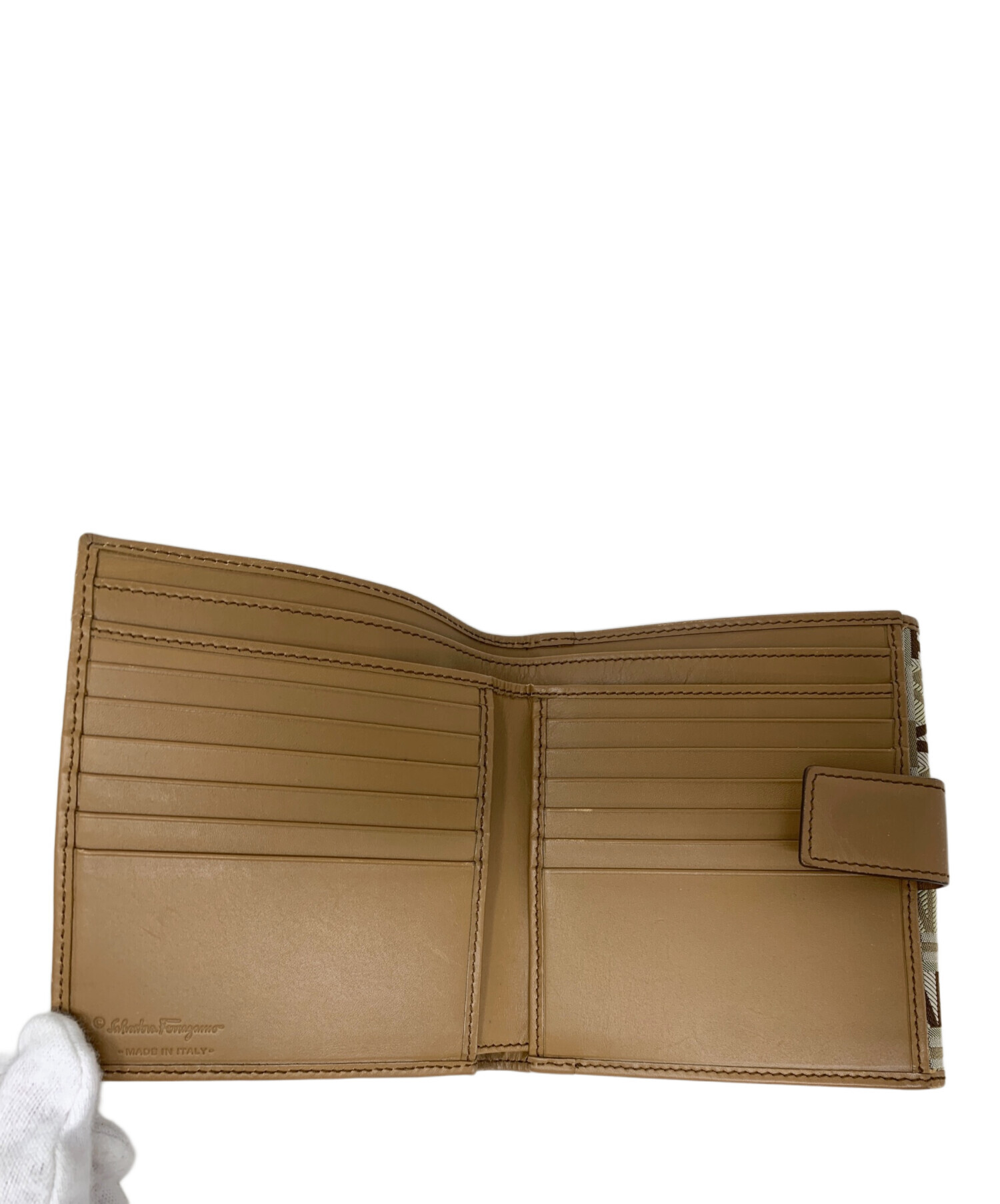 新品未使用　正規品Salvatore Ferragamo 二つ折り財布 ベージュ 中古・古着通販】Salvatore Ferragamo (サルヴァトーレ フェラガモ