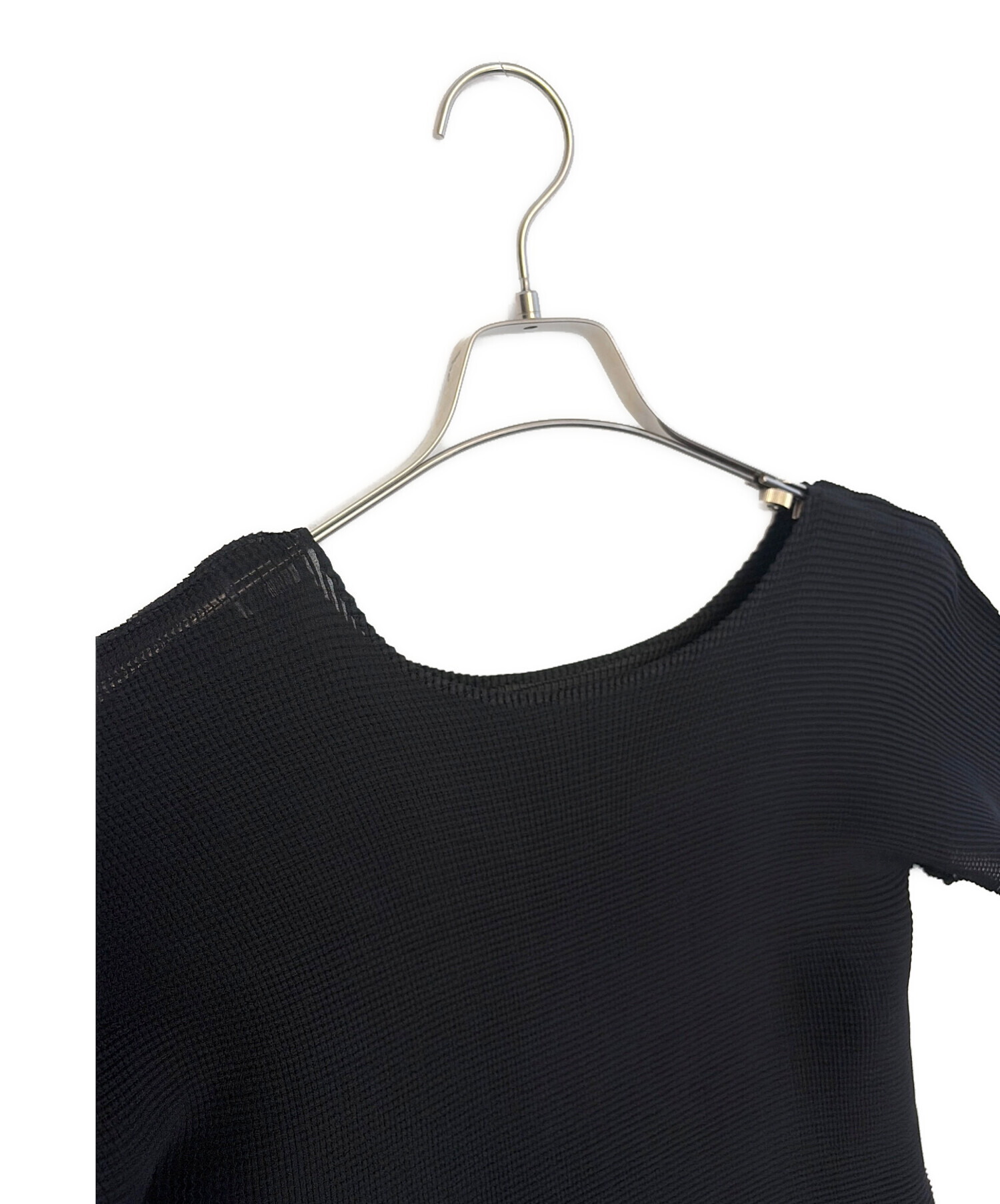 【お値下】me ISSEY MIYAKE 黒半袖トップス 中古・古着通販】me ISSEY MIYAKE (ミーイッセイ ミヤケ) 半袖
