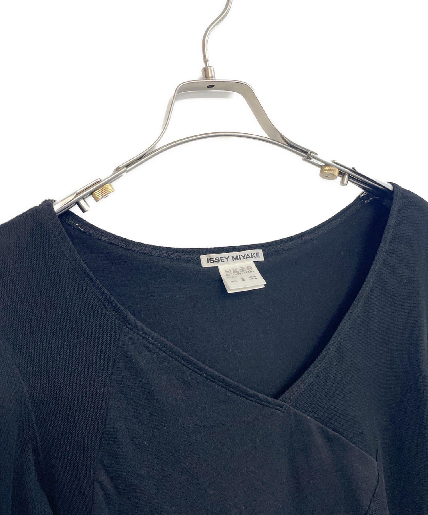 美品 ISSEY MIYAKE ブラックカットソー Ｍ 中古・古着通販】ISSEY MIYAKE (イッセイミヤケ) 長袖カットソー