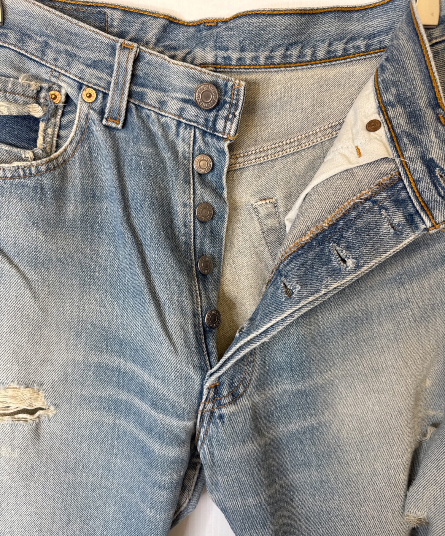 大*s様 Levi's 501 w31 （平置実寸で約W38cm、股下73cm） 中古・古着通販】LEVI'S (リーバイス) 501デニムパンツ スカイブルー