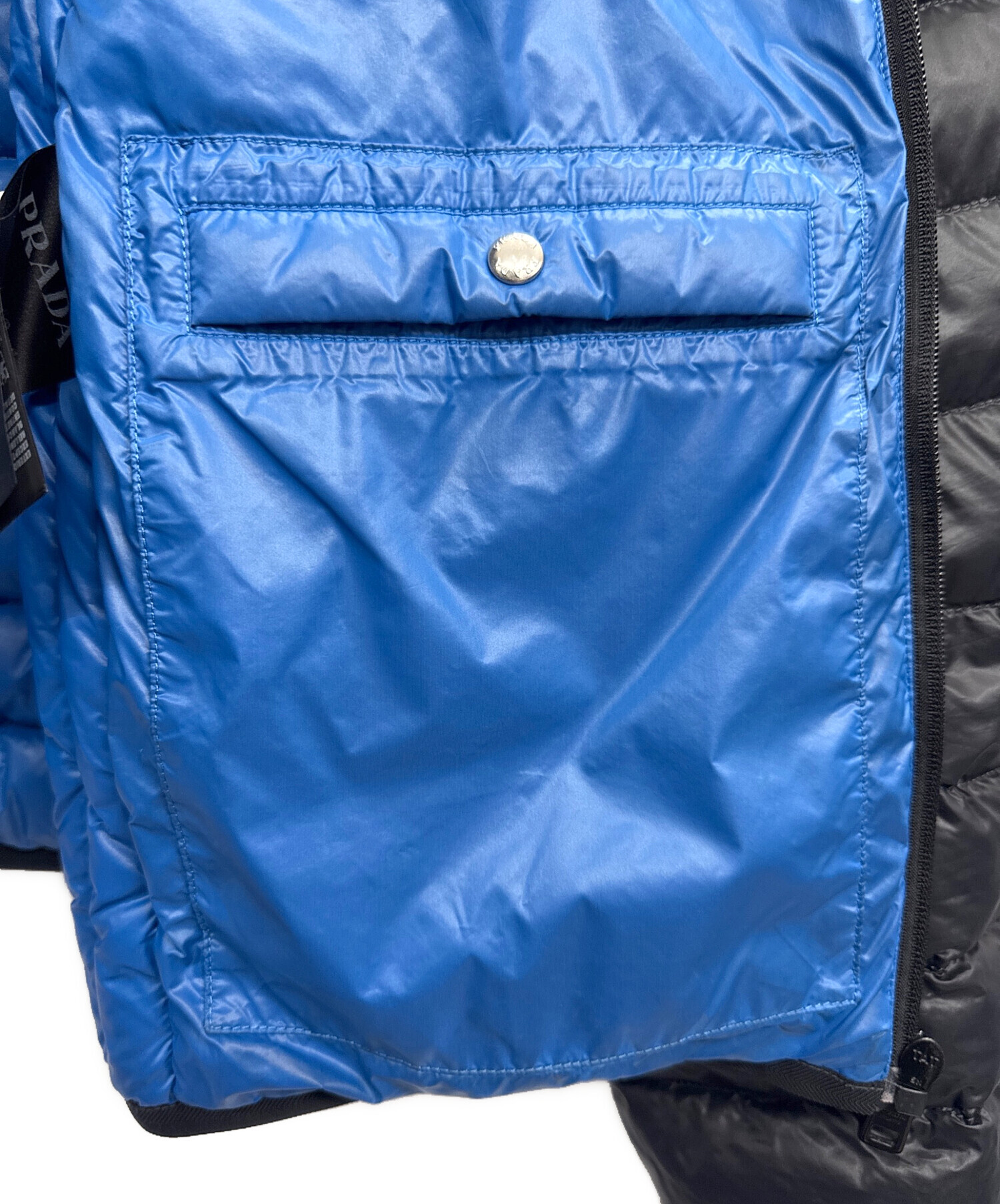 〈クリーニング済み〉PRADA ダウンジャケット 超希少な大きめサイズ48 中古・古着通販】PRADA (プラダ) ダウンジャケット ブラック×ブルー