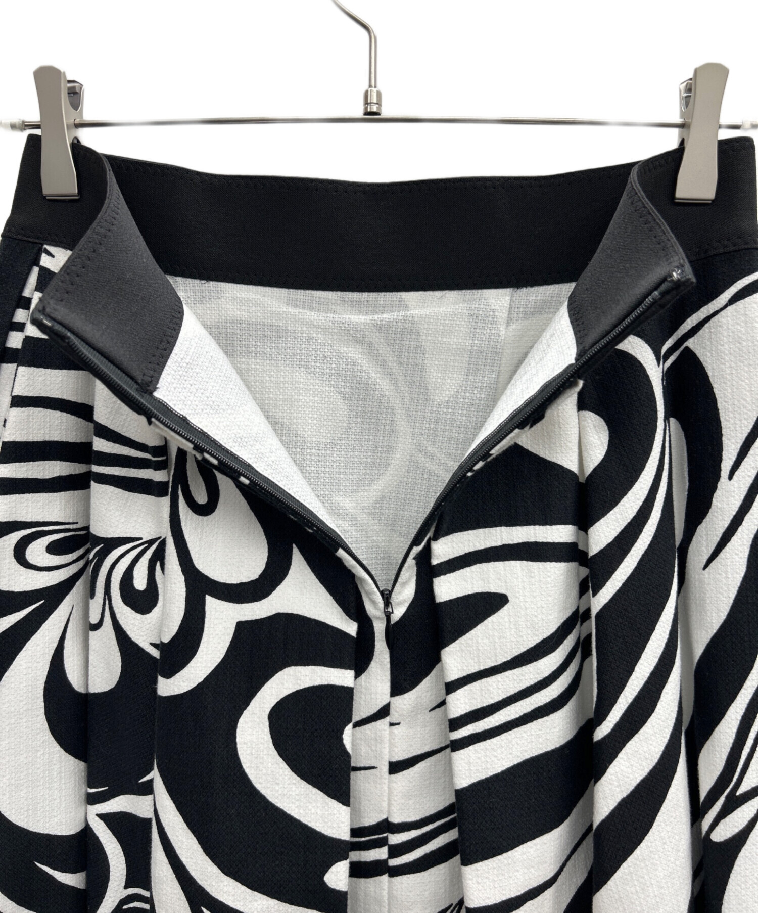 23SS✨️アドーア モノトーンフラワープリントスカート タック S 洗える 23SS✨️アドーア モノトーンフラワープリントスカート タック S 洗える