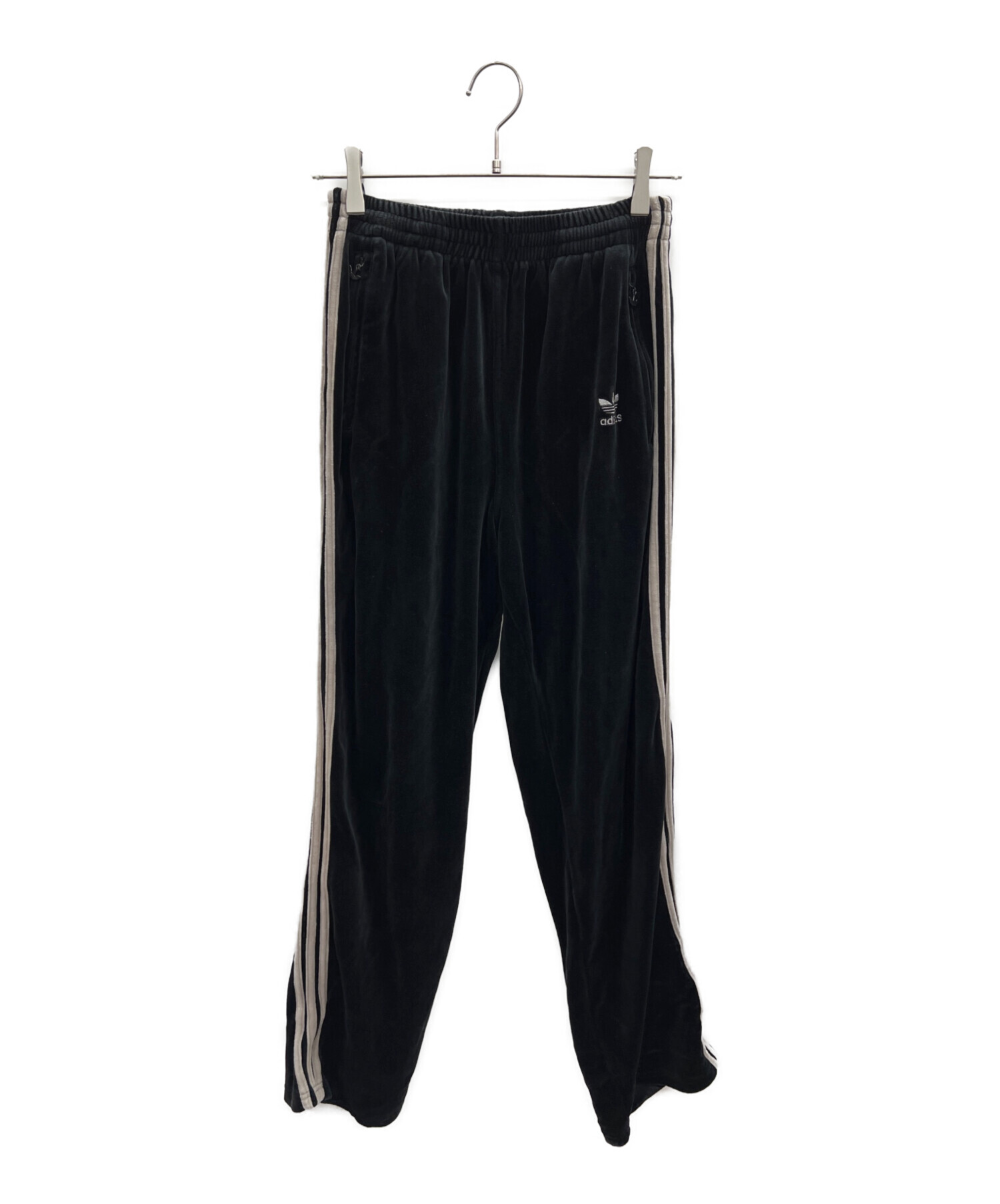 ベロアトラックパンツ ブラック 中古・古着通販】adidas (アディダス) ベロアトラックパンツ ブラック