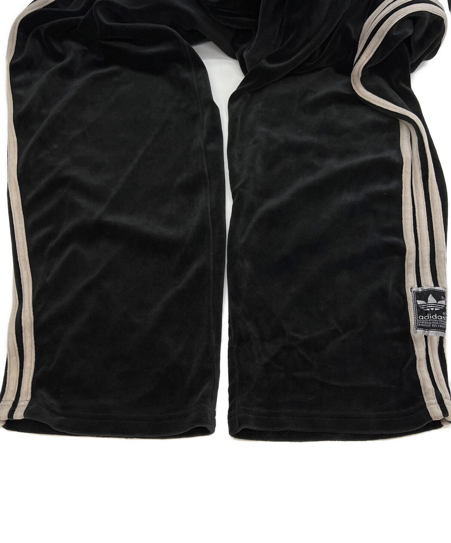 中古・古着通販】adidas (アディダス) ベロアトラックパンツ ブラック
