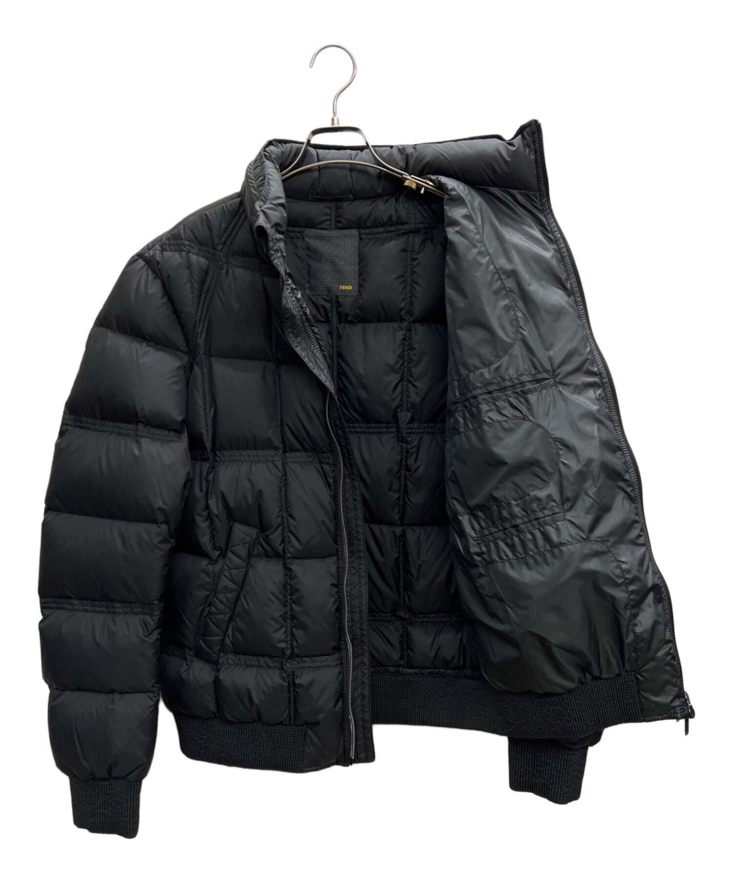 FENDI フード付きダウンジャケット Sサイズ 中古・古着通販】FENDI (フェンディ) ダウンジャケット ブラック