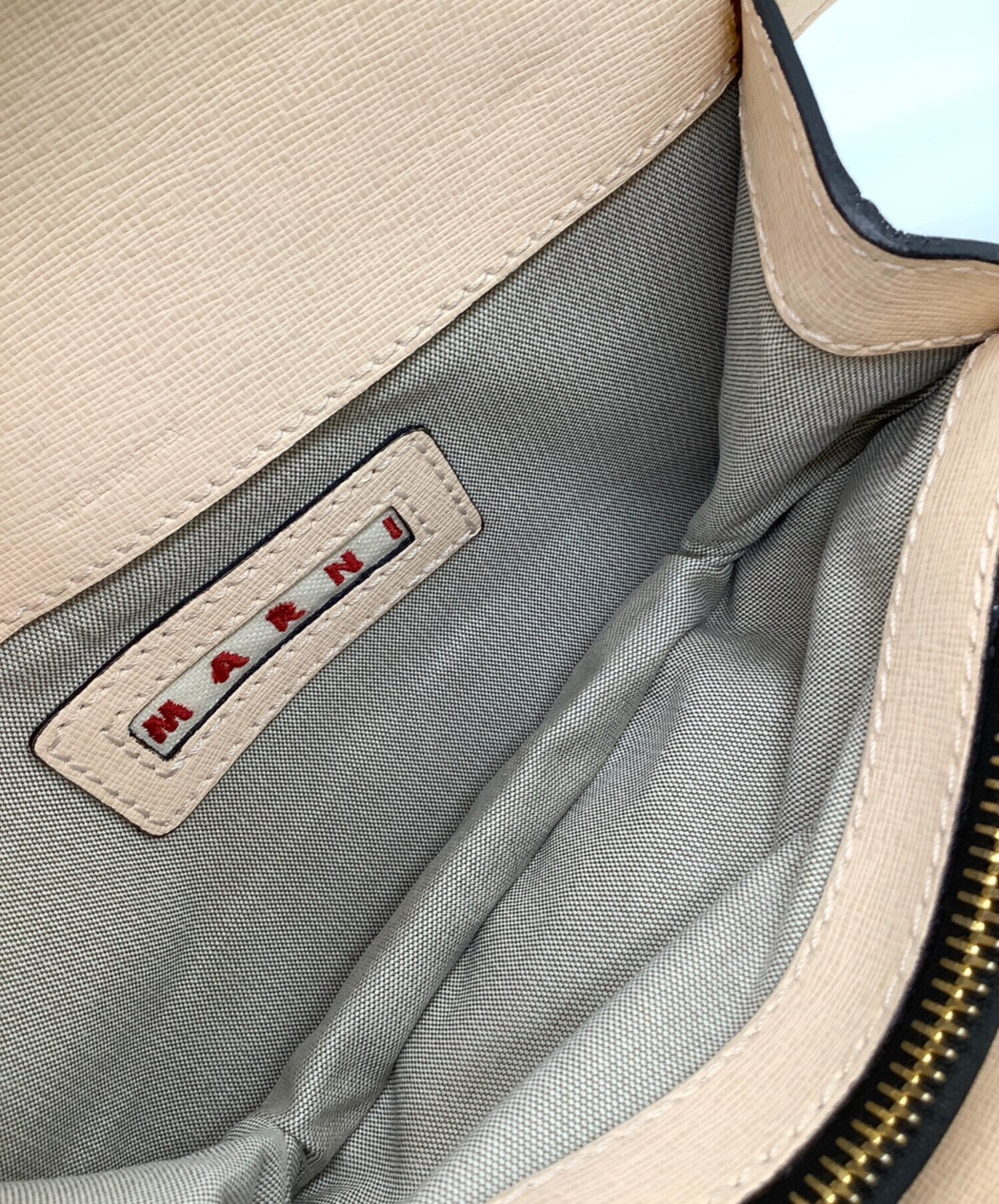 MARNI マルニ ショルダーバッグ  ピンク 【古着】【中古】【送料無料】 MARNI(マルニ) ショルダーバッグ ピンク｜【公式】カインドオル