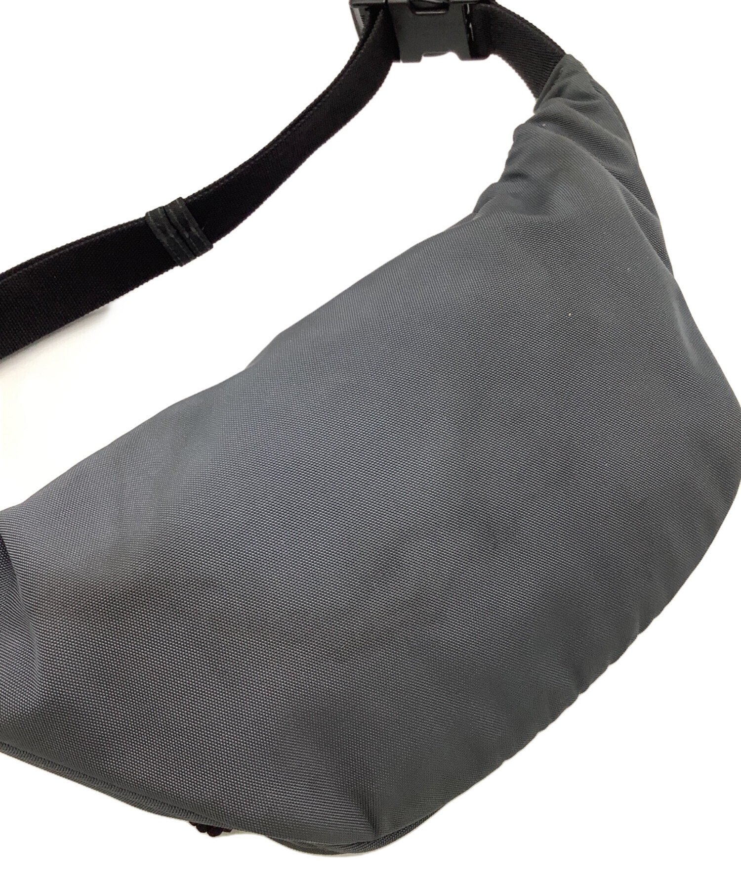 【美品】バレンシアガ SIGNATURE ベルトバッグ ウエストバッグ グレー 中古・古着通販】BALENCIAGA (バレンシアガ) ウエストバッグ グレー