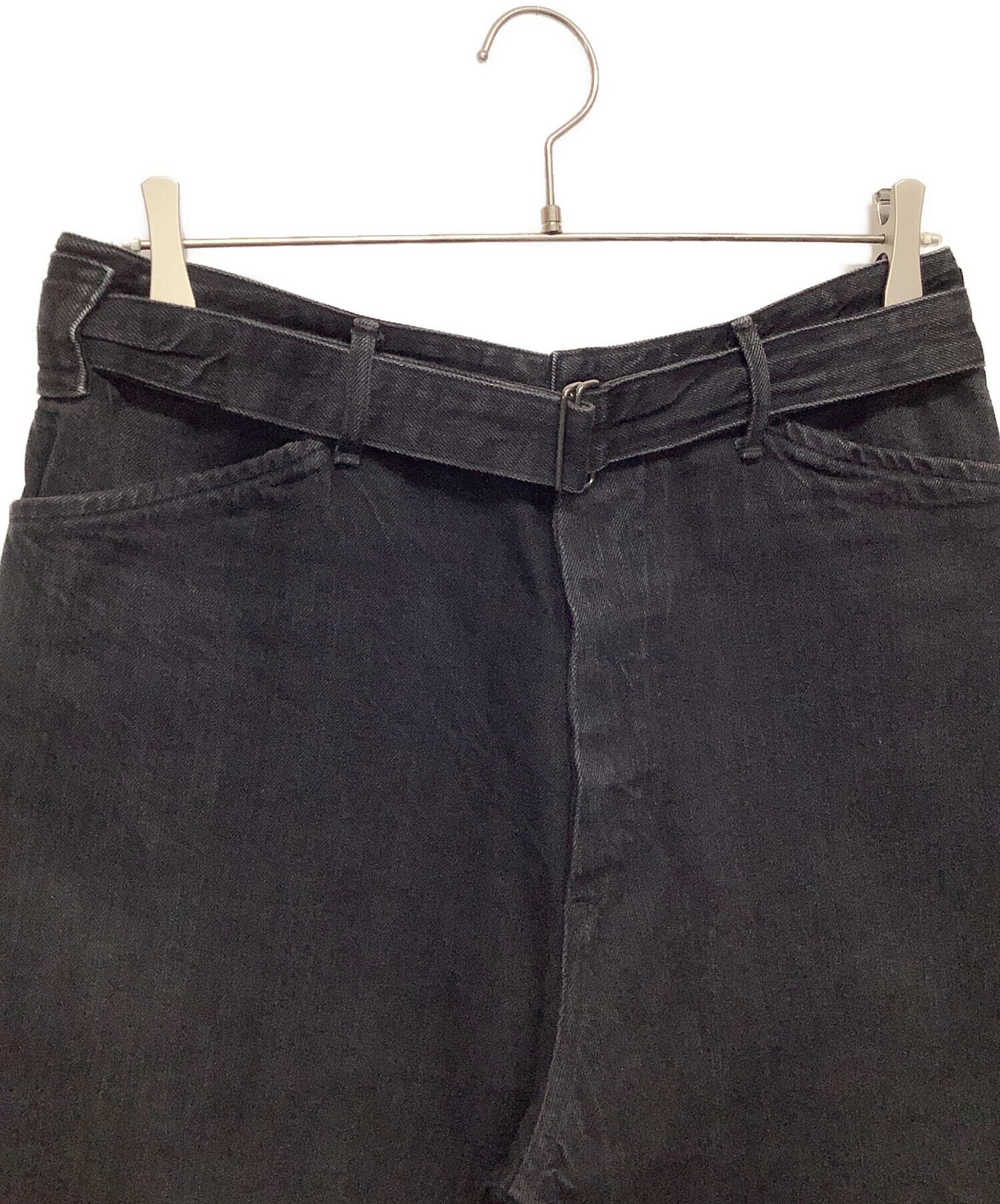 中古・古着通販】COMOLI (コモリ) ベルテッドデニムパンツ ブラック