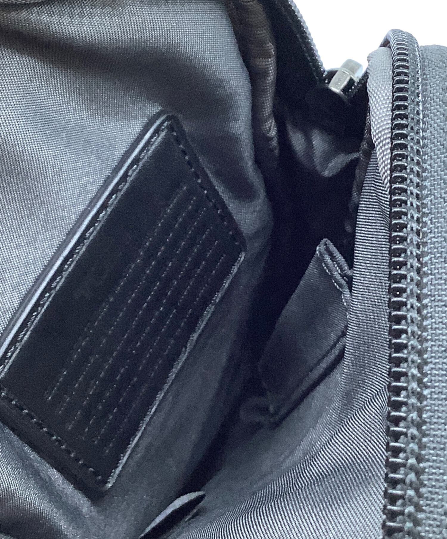 中古・古着通販】TUMI (トゥミ) スモール・クロス・ボディ・ポーチ