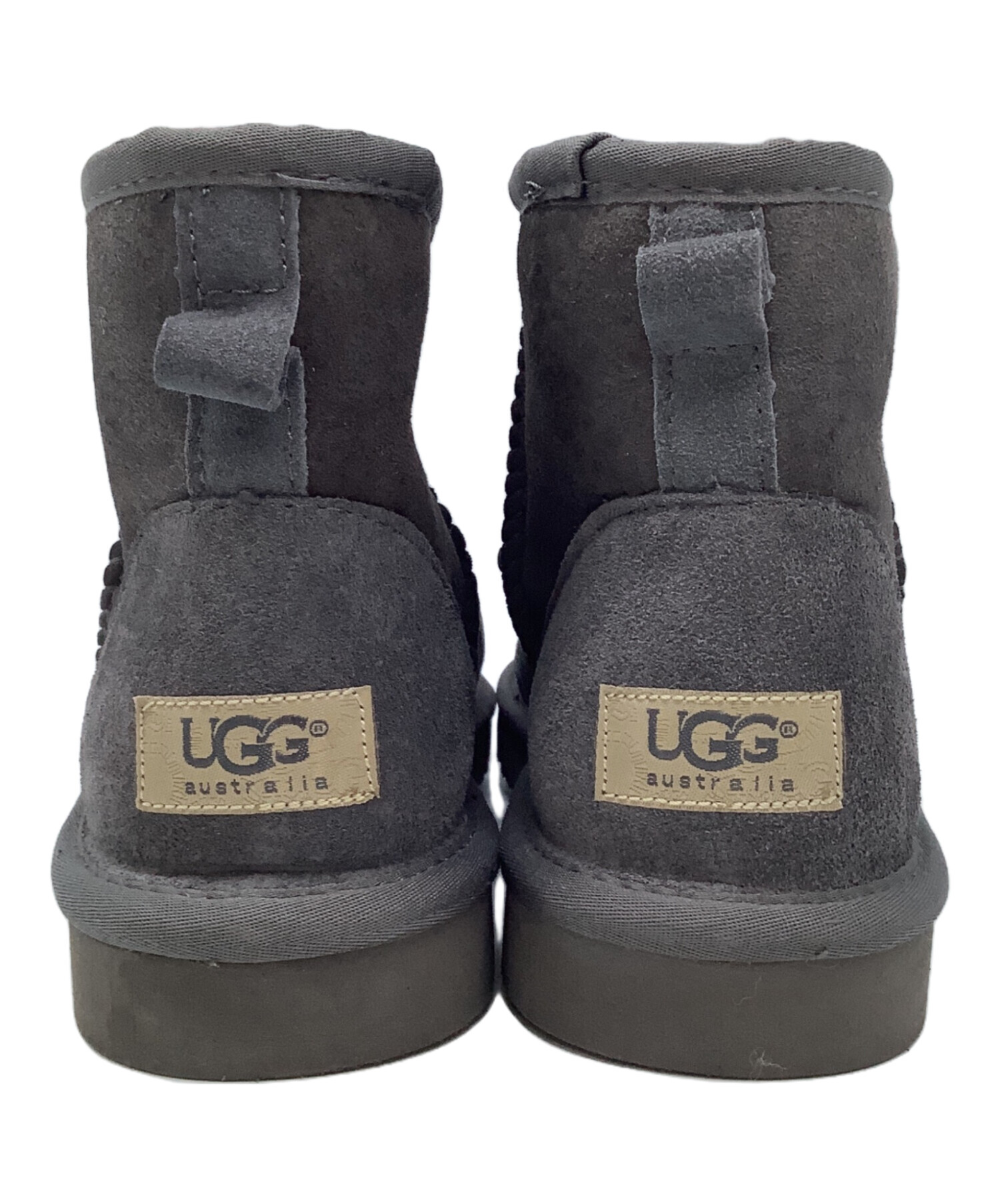 【ぴーこ】UGG ムートンブーツ グレー ロゴ入り　CHOPD 中古・古着通販】UGG (アグ) ムートンブーツ グレー サイズ:24