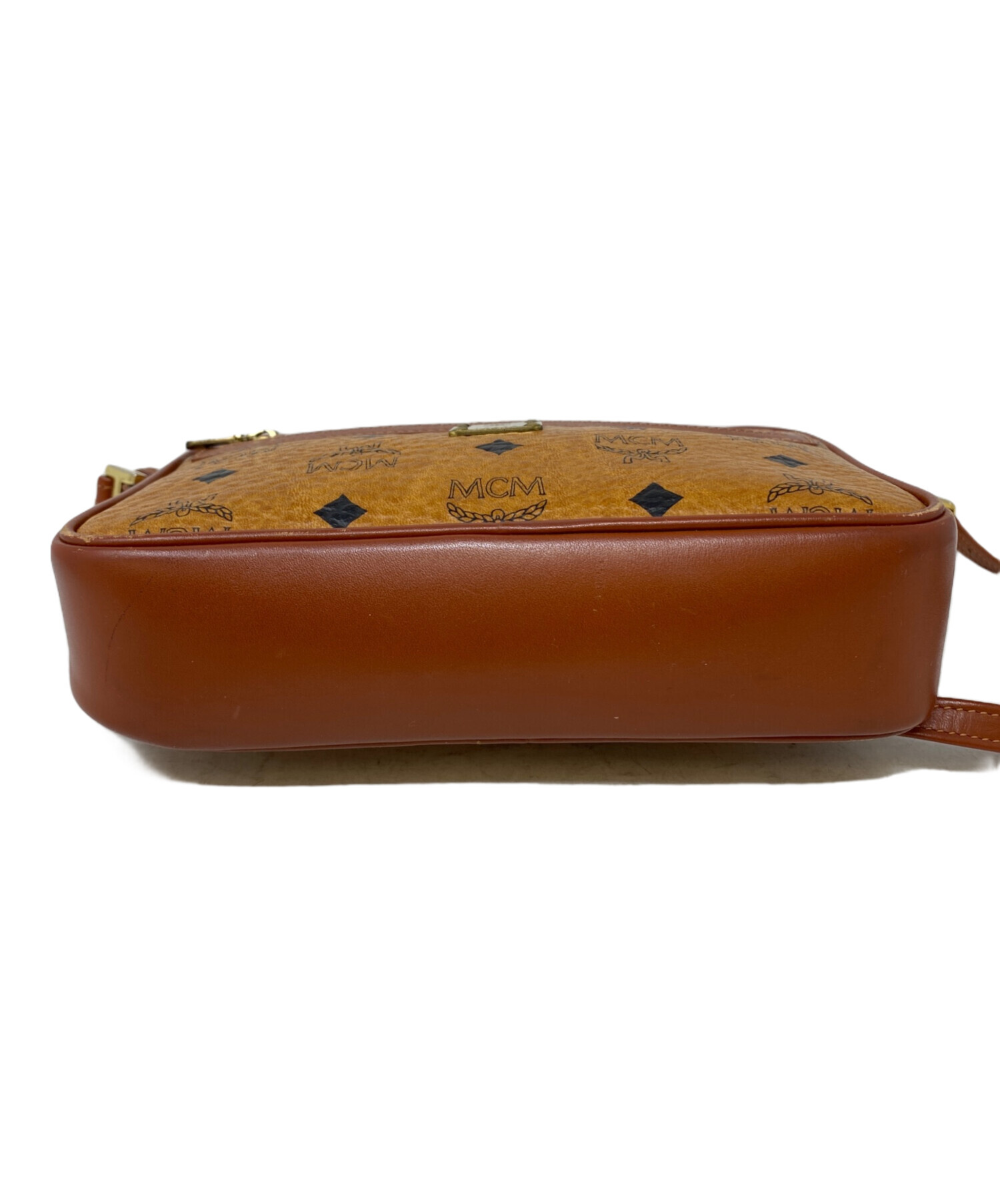 MCM ブラウンレザーボディバッグ　最安値 中古・古着通販】MCM (エムシーエム) クロスボディバッグ ブラウン