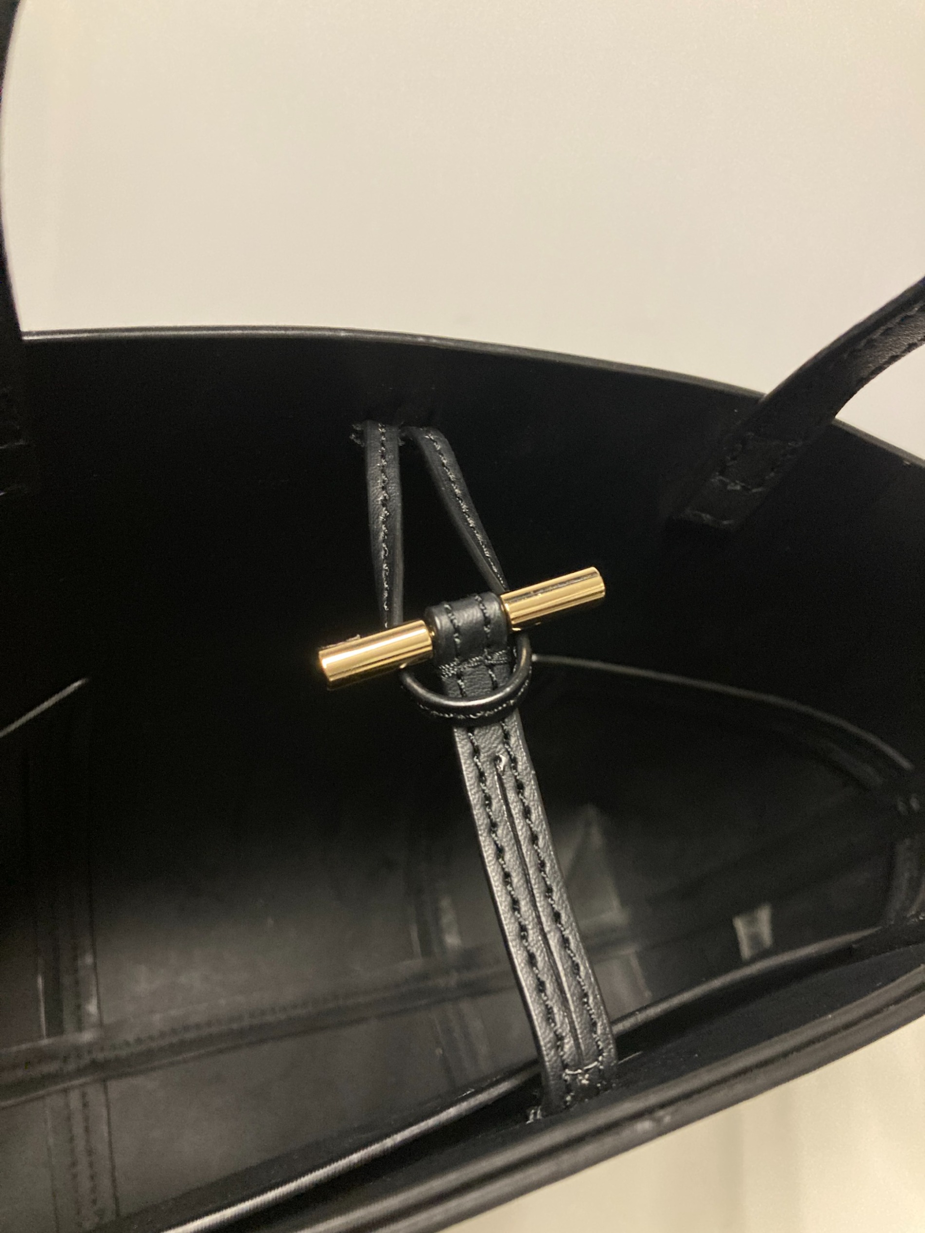 TORY BURCH 黒レザーバッグ ベルト付き　2WAYバッグ　未使用品 中古・古着通販】TORY BURCH (トリーバーチ) 2WAYレザーハンドバッグ
