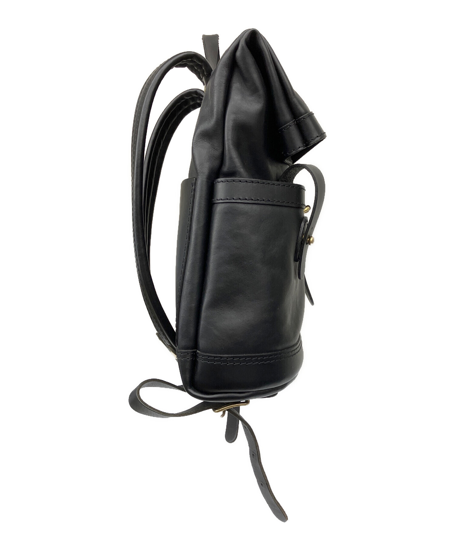 ヘルツ HERZ ダブルポケットのおじぎリュック オンラインスタッフ：三浦愛用「ダブルポケットのおじぎリュック」｜革