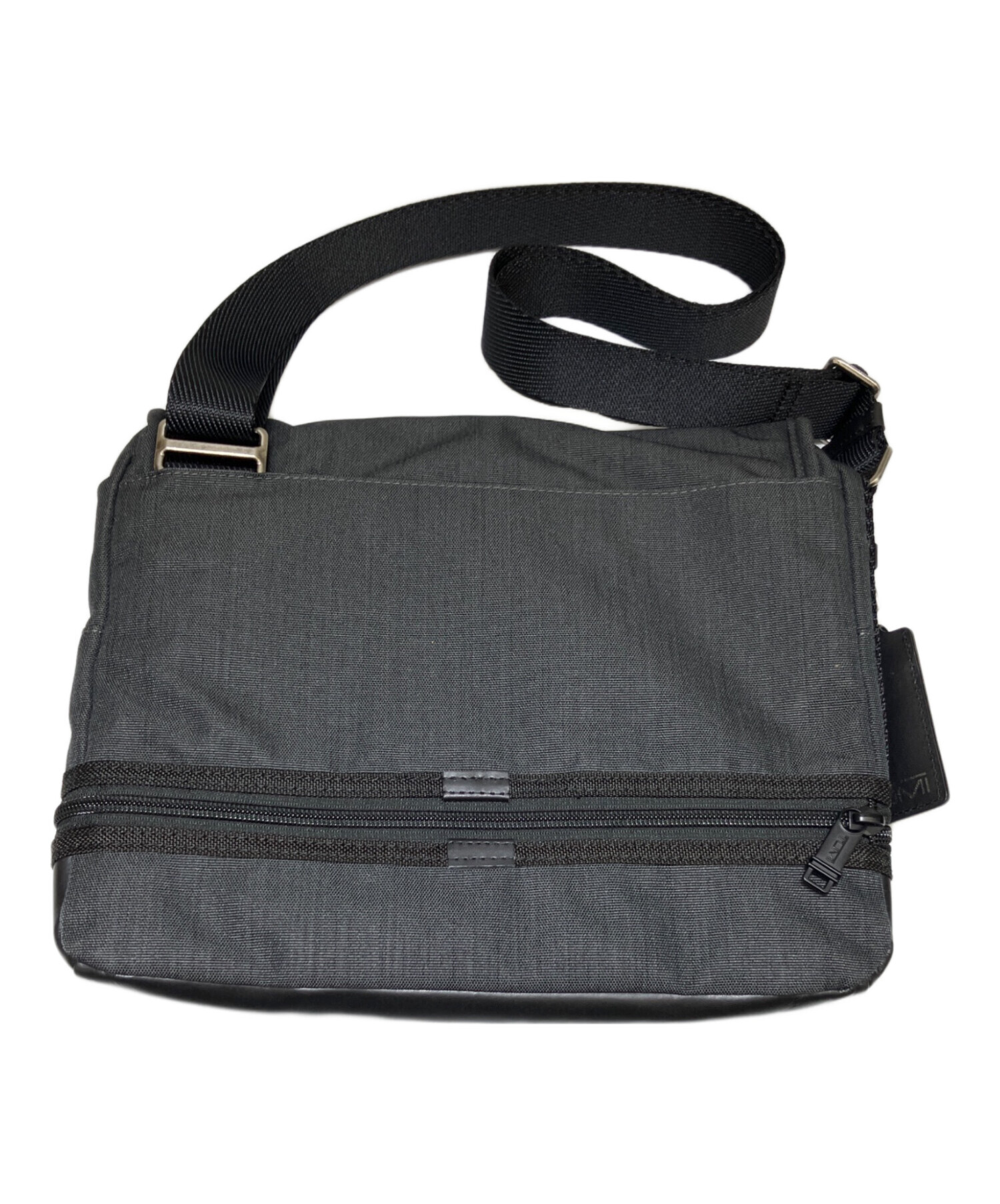 TUMI ダークグレー ショルダーバッグ 中古・古着通販】TUMI (トゥミ) ショルダーバッグ ブラック×グレー
