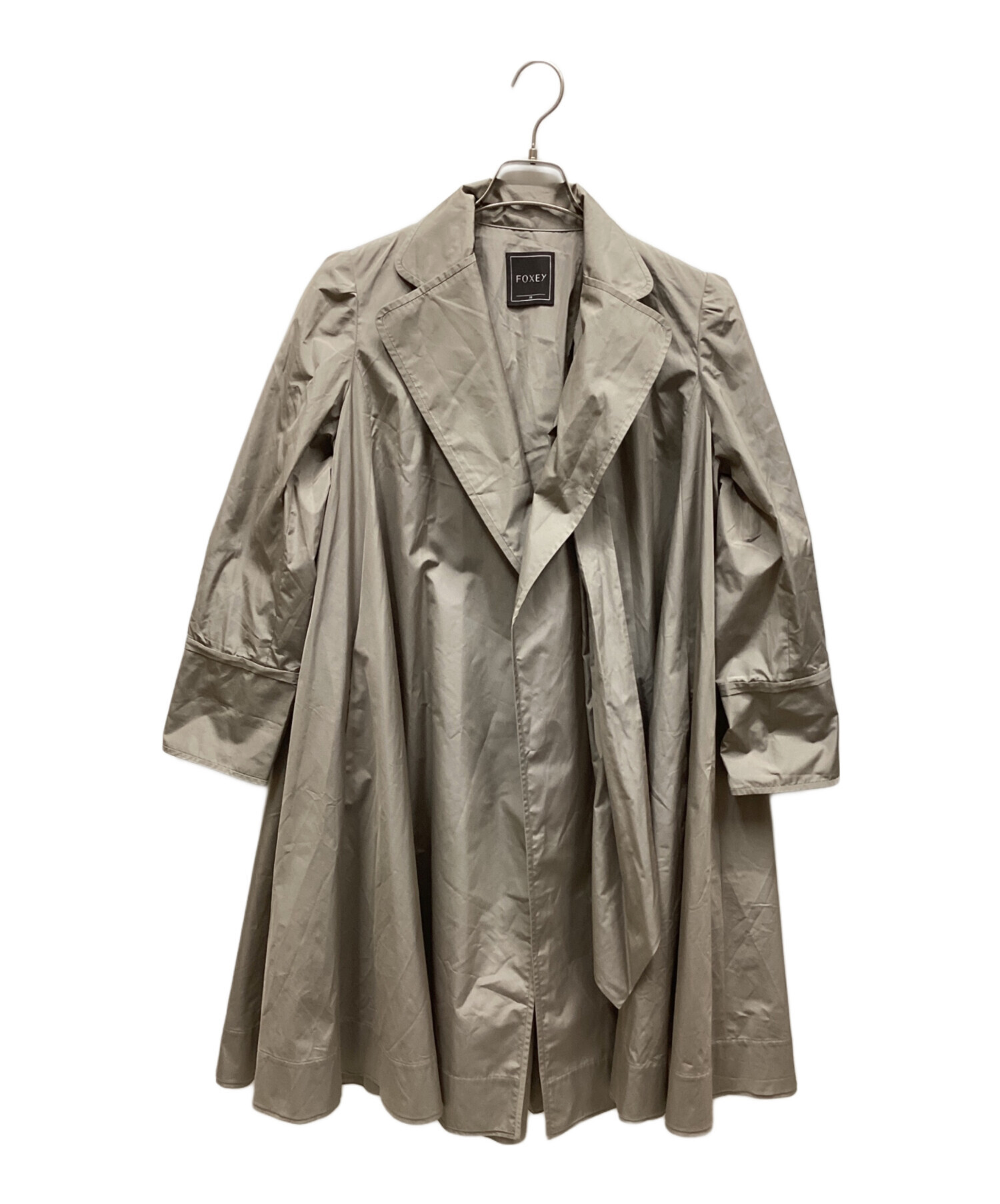 未使用級★定価33万★FOXEY/フォクシーコート ジュエルグレイ【ファー】38 中古・古着通販】FOXEY (フォクシー) コート グレー サイズ:M