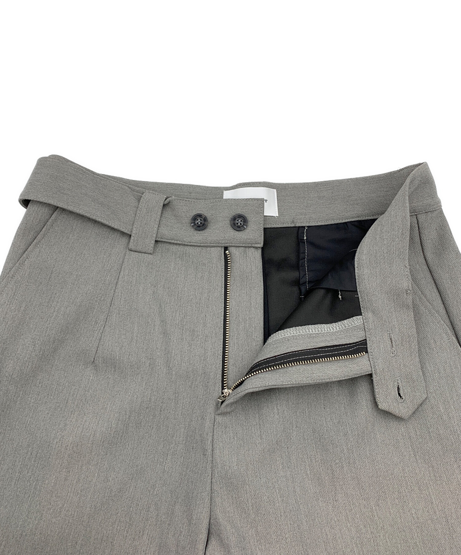 REVER REACT ワイドパンツカジュアルパンツ グレー　スラックス 中古・古着通販】REVER REACT (リバーリアクト) タックパンツ グレー