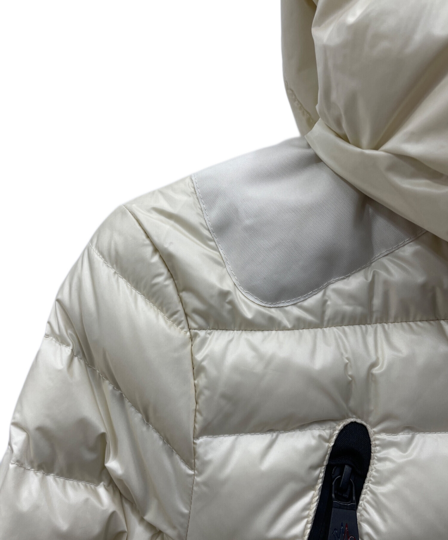 MONCLER ホワイト ジャケット 中古・古着通販】MONCLER (モンクレール) ダウンジャケット ホワイト