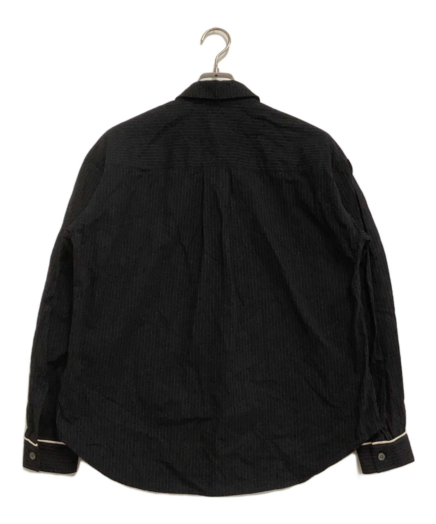 eunoia フリル付き黒長袖シャツ