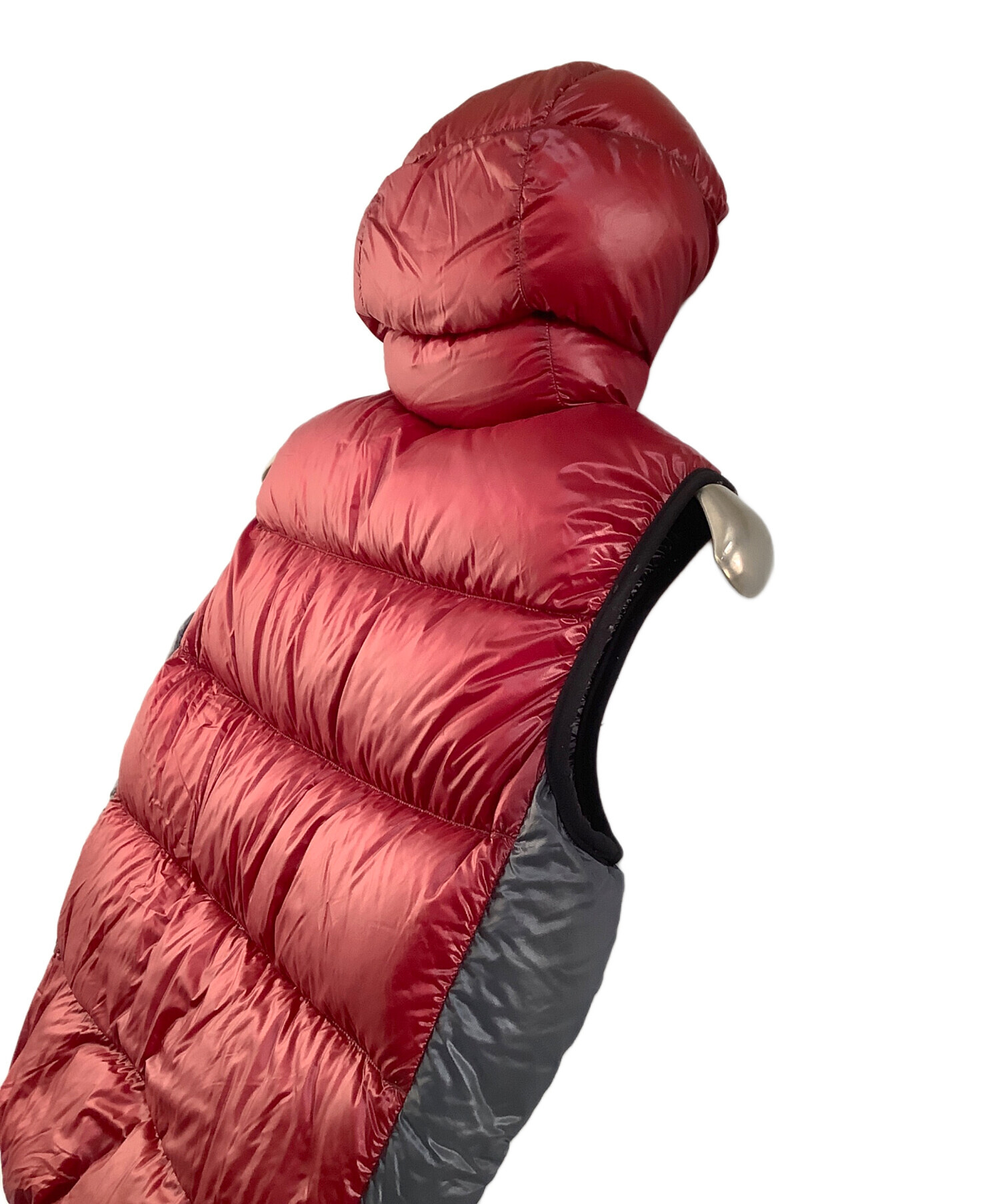 FEATHERED FRIENDS (フェザードフレンズ)ダウンベスト レッド 中古・古着通販】FEATHERED FRIENDS (フェザードフレンズ) ダウン