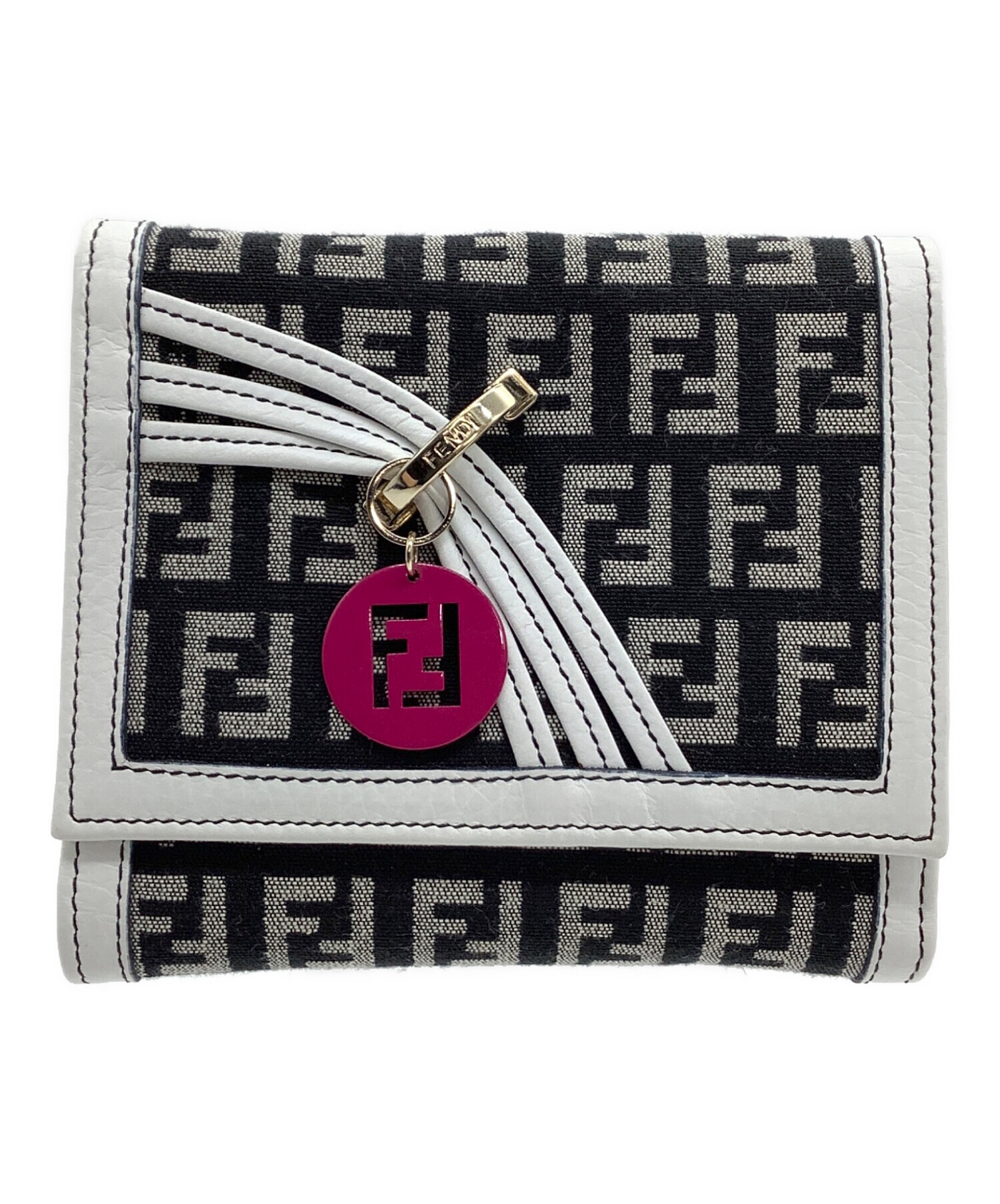 フェンディ　ズッキーノ　三つ折り財布 FENDI フェンディ ズッキーノ 三つ折り財布 イタリア製 シルバー金具