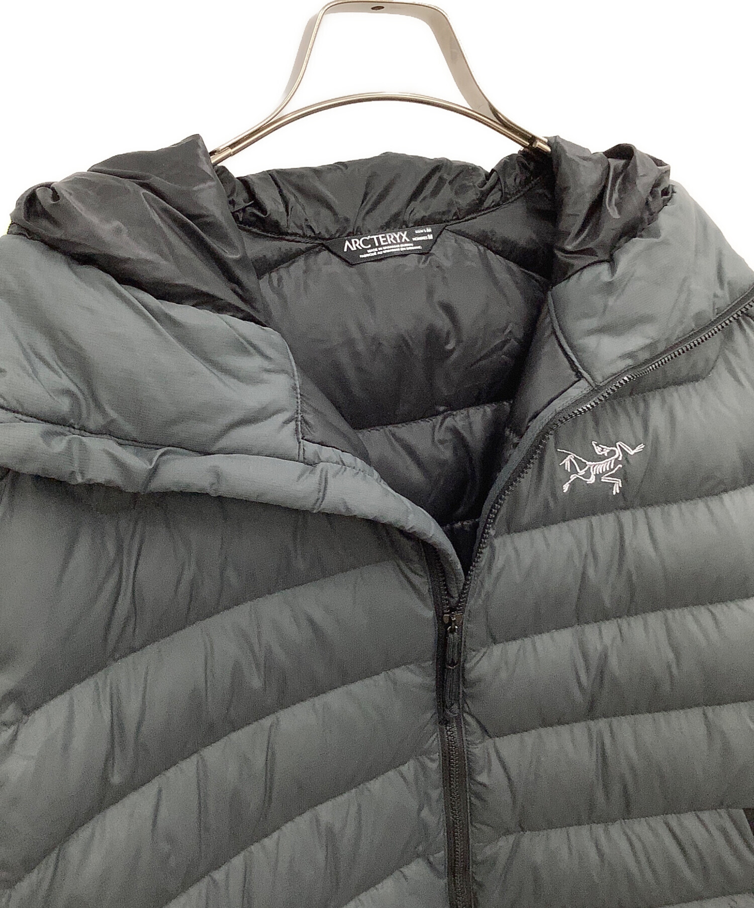 アークテリクス（Arc'teryx ） フード付きグレー ダウンジャケット ARC'TERYX（アークテリクス） グレー Nuclei SV パーカー ダウン