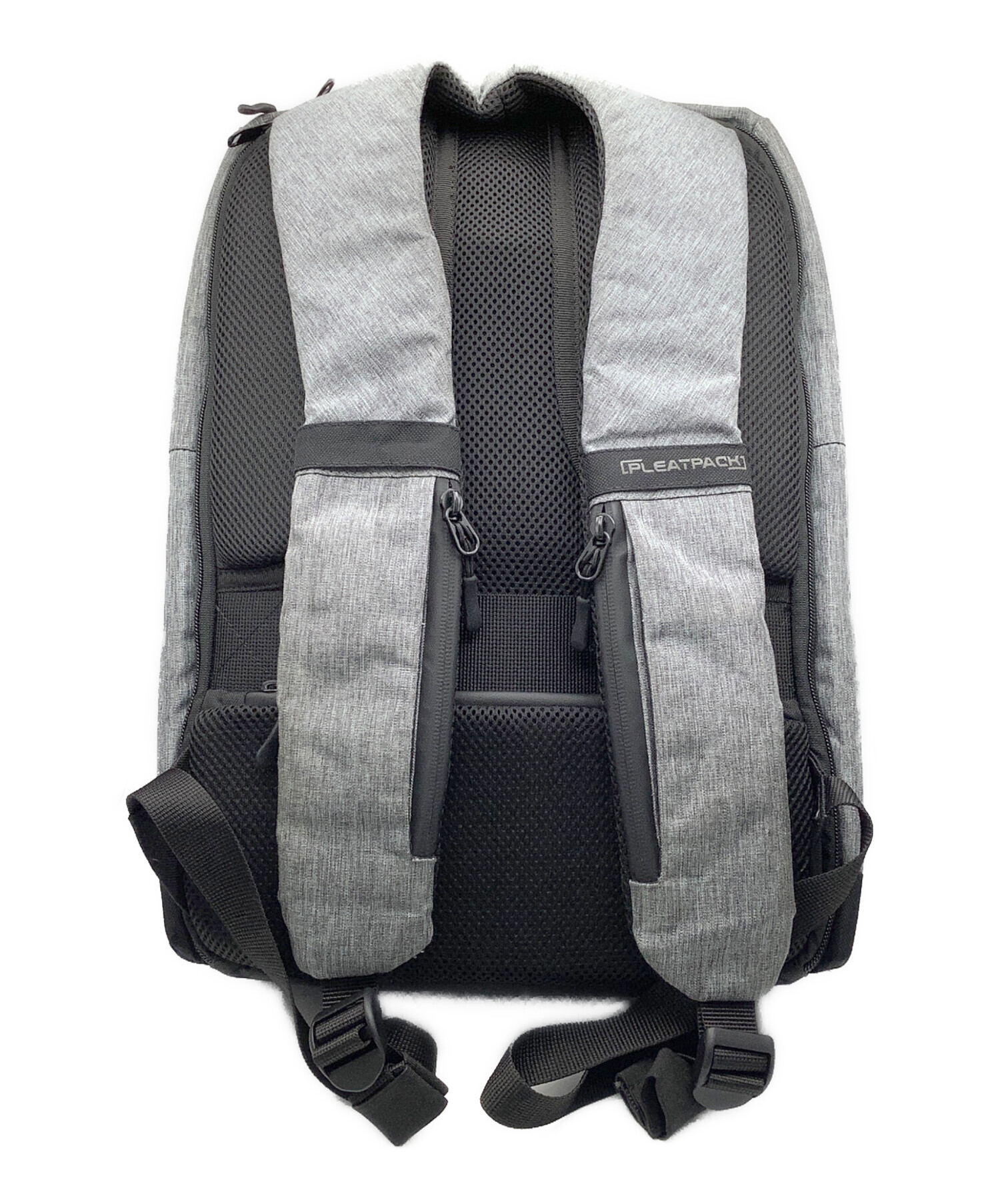 PleatPack プリートパック リュック 黒 ブラック 洗練されたデザインと