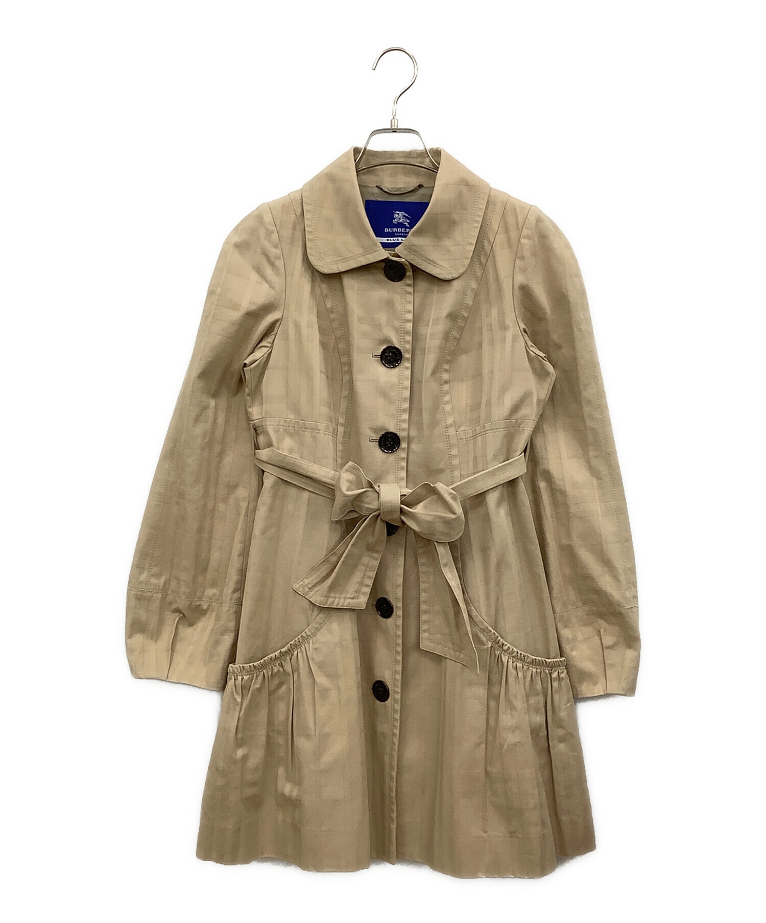 名作 バーバリーブルーレーベル 上品ベージュ プリーツコート 中古・古着通販】BURBERRY BLUE LABEL (バーバリー ブルー レーベル