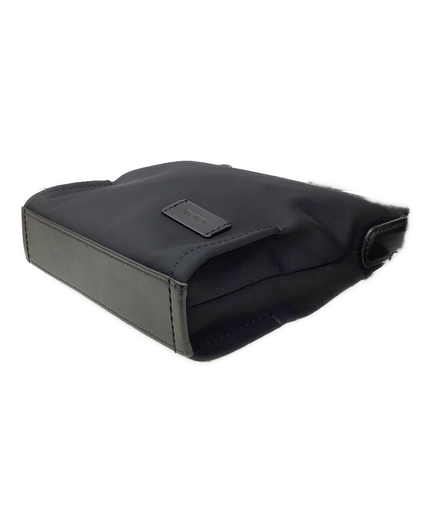 【使用済】TUMI ブラック 斜め掛けバッグ 中古・古着通販】TUMI (トゥミ) ショルダーバッグ ブラック｜ブランド