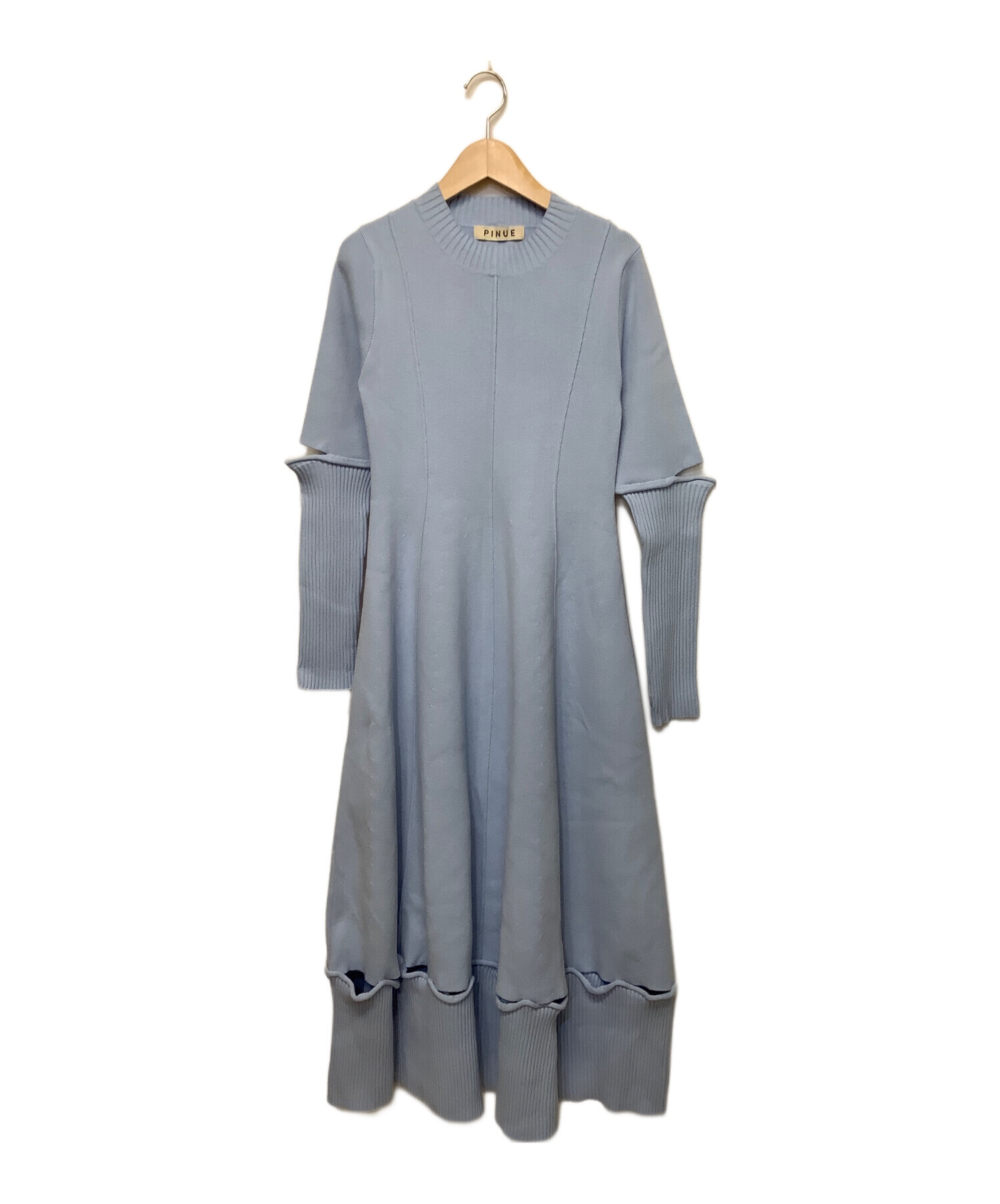 中古・古着通販】pinue (ピヌエ) 25SS スリットフレアニットワンピース
