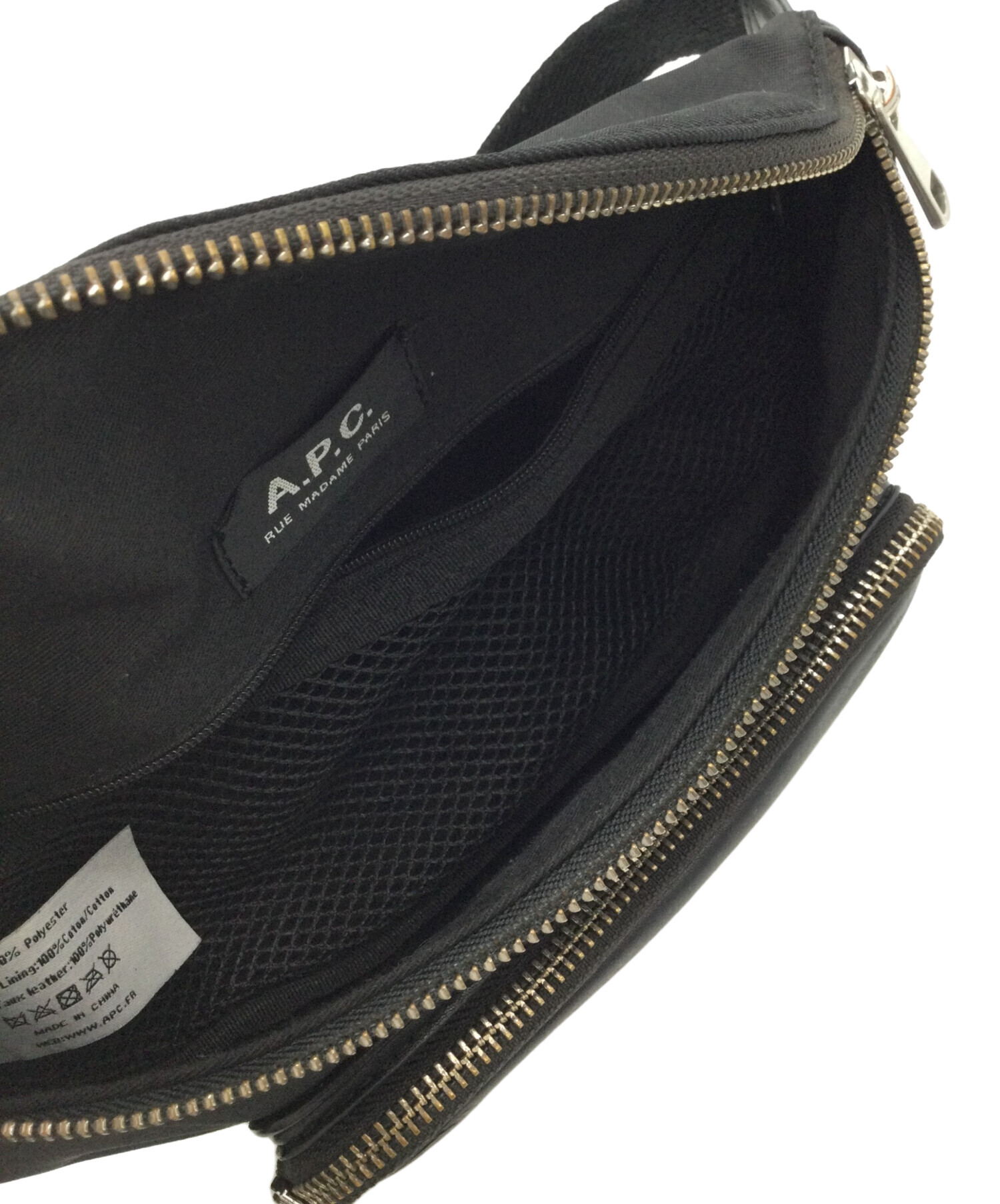 A.P.C. ブラック ボディバッグ A.P.C. APC アーペーセー バッグ ボディバッグ ベルトバッグ