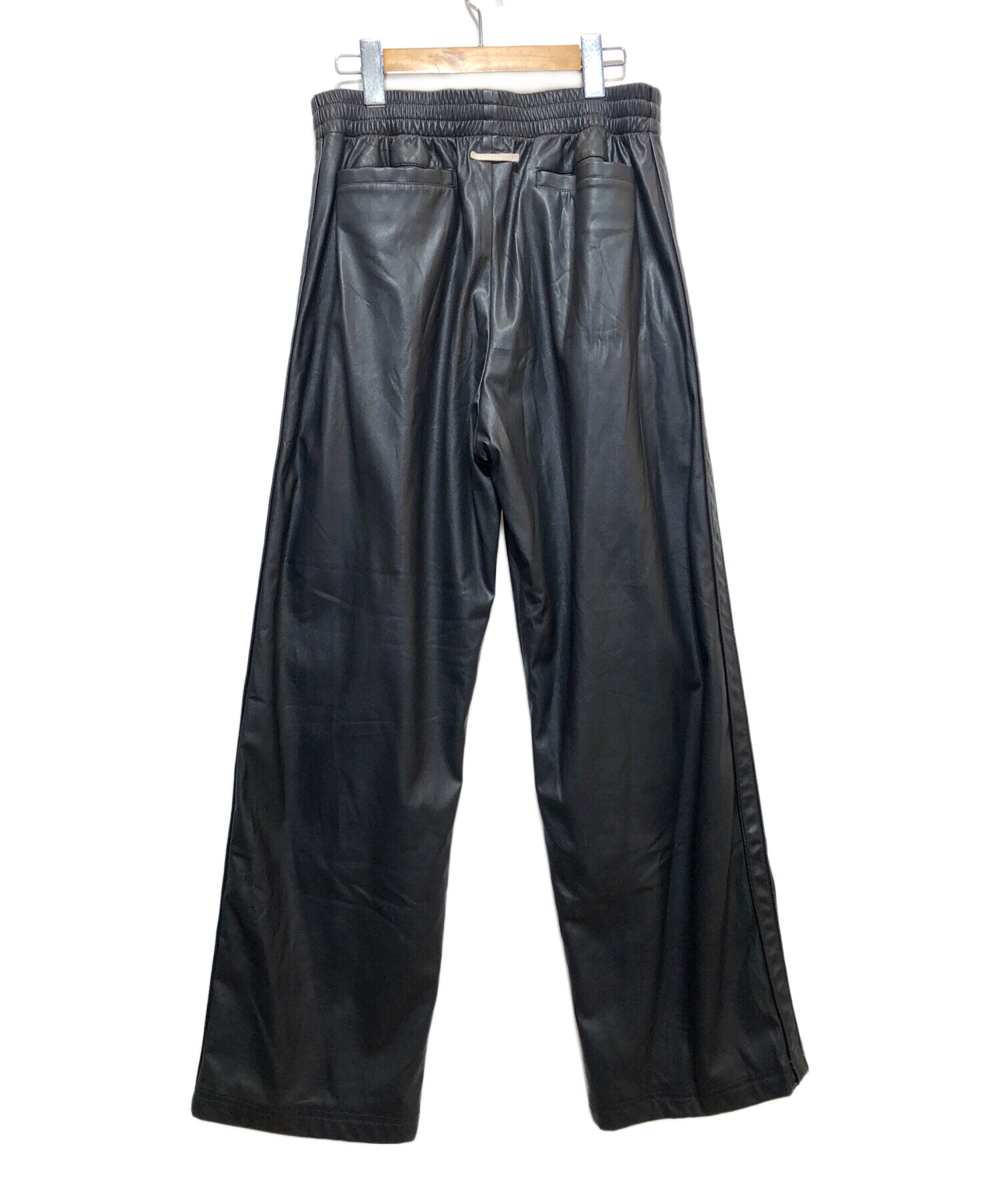 kinema レザートラックパンツ(Mサイズ) 中古・古着通販】Kinema (キネマ) シンセティックレザートラックパンツ