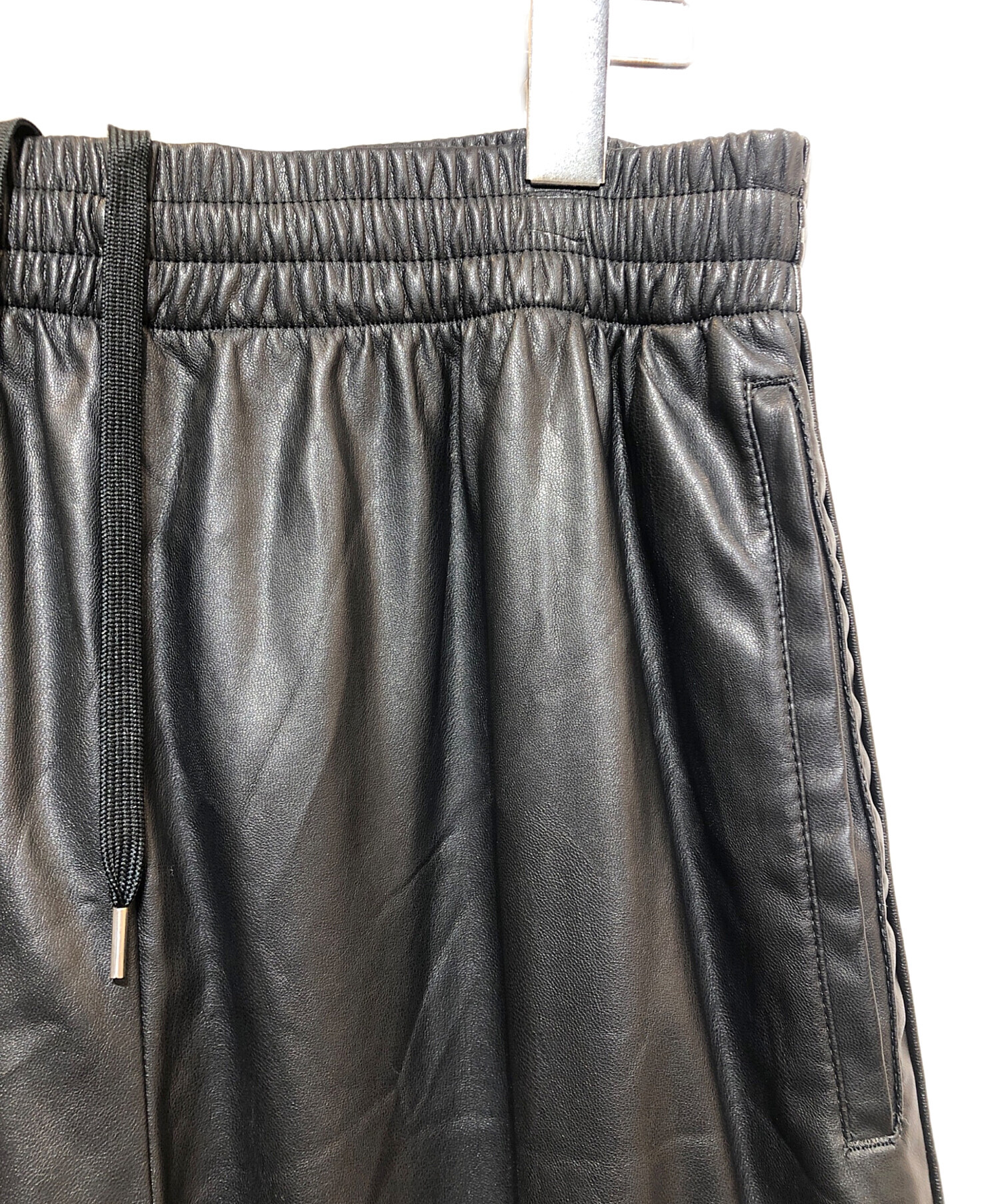 kinema レザートラックパンツ(Mサイズ) 中古・古着通販】Kinema (キネマ) シンセティックレザートラックパンツ