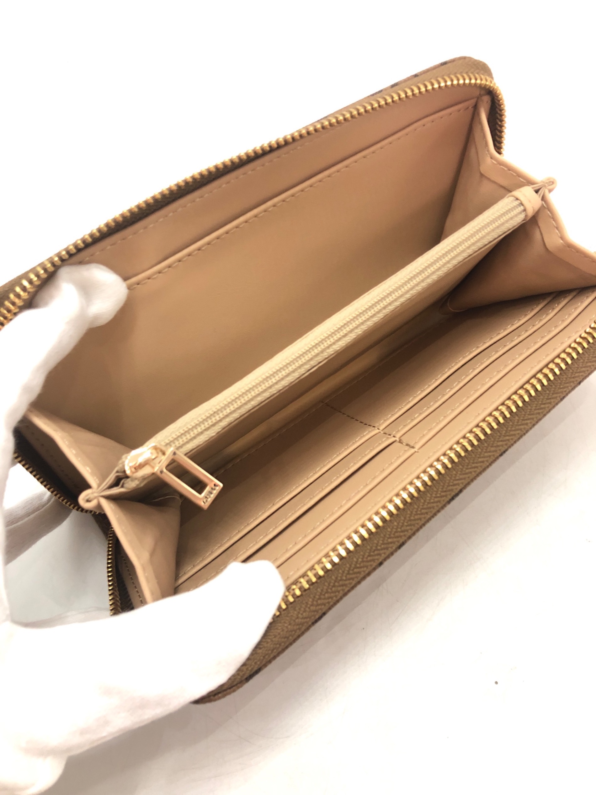 中古・古着通販】GUESS (ゲス) 長財布｜ブランド・古着通販 トレファク
