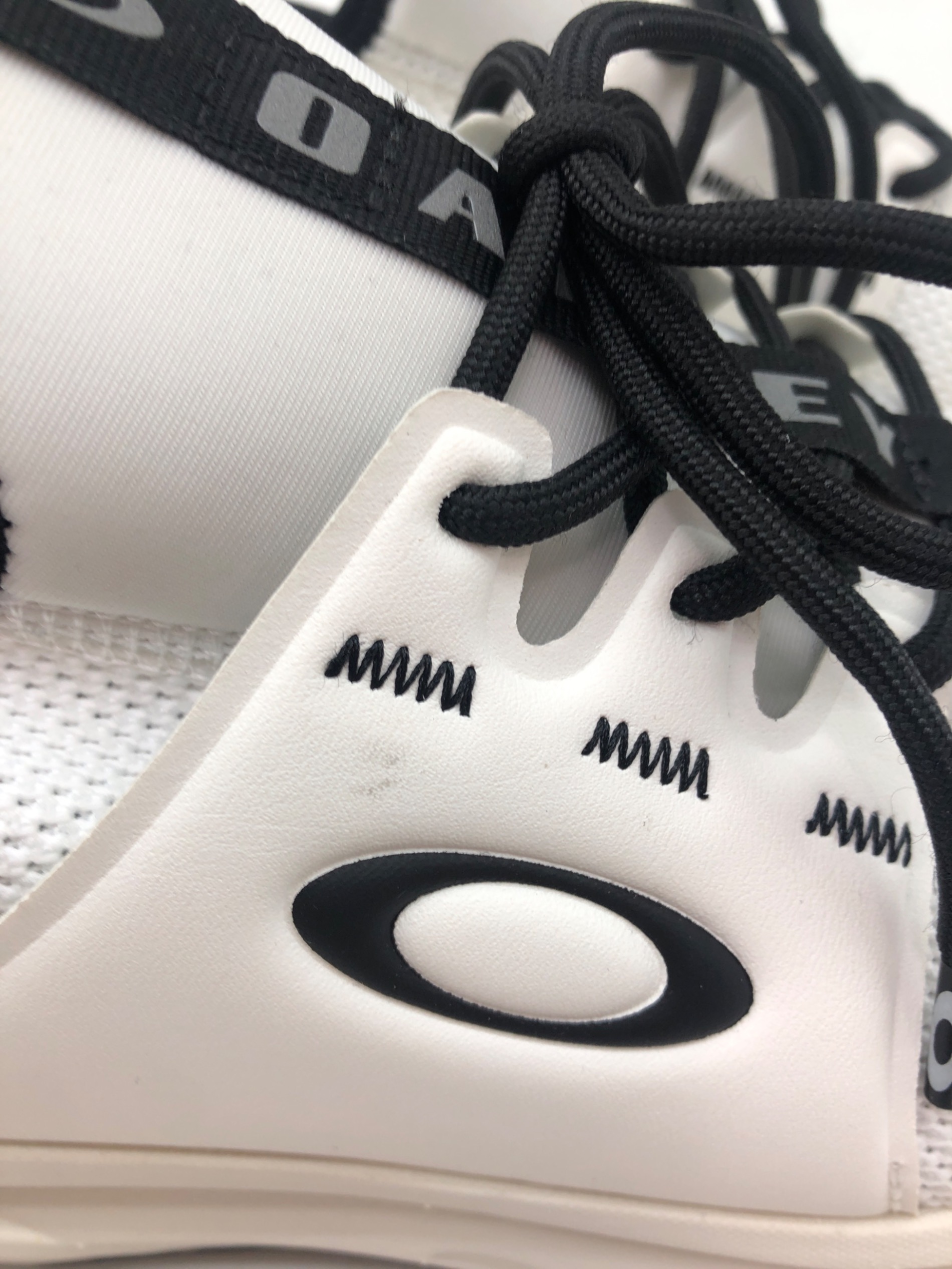 中古・古着通販】OAKLEY (オークリー) ローカットスニーカー ホワイト